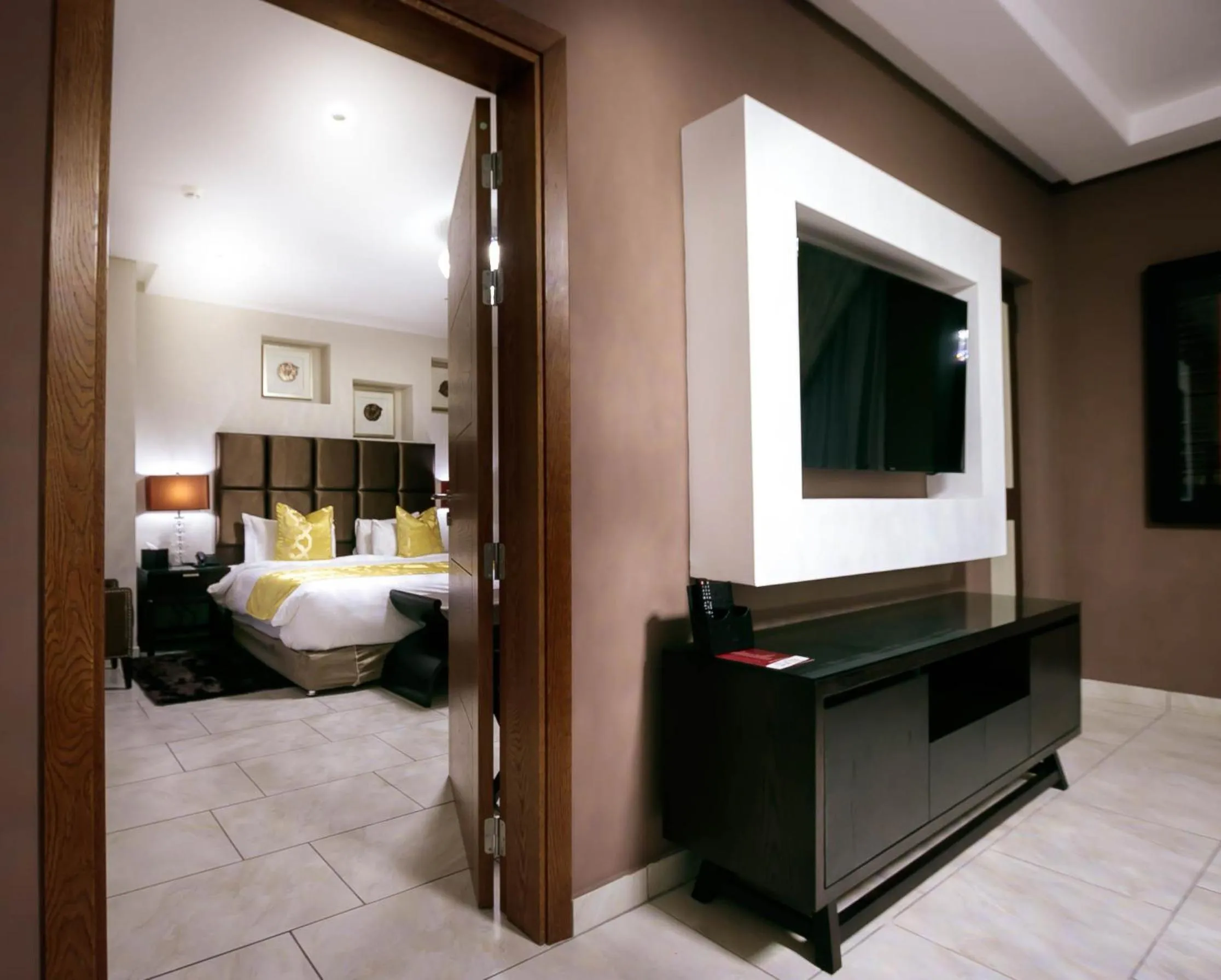 Bed in Oak Plaza Suites