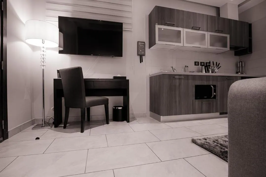 TV and multimedia in Oak Plaza Suites