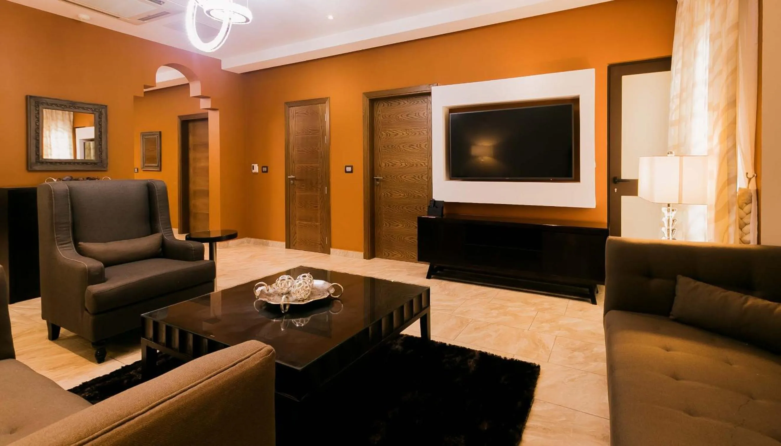 Living room in Oak Plaza Suites