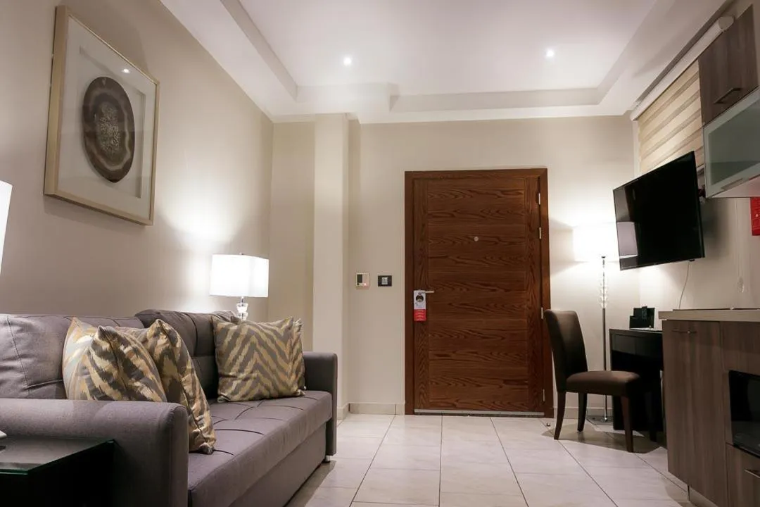 TV and multimedia in Oak Plaza Suites