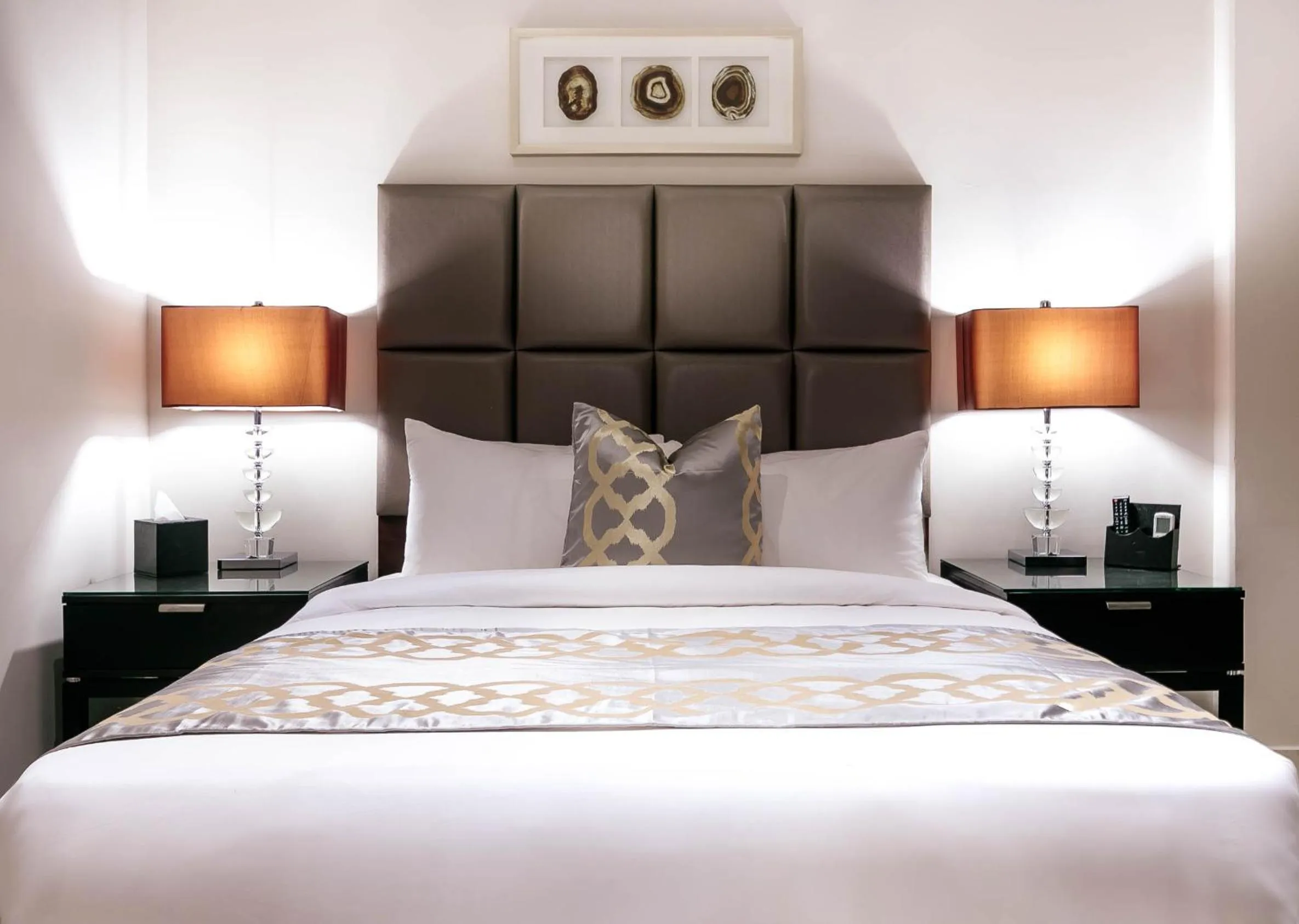 Bed in Oak Plaza Suites