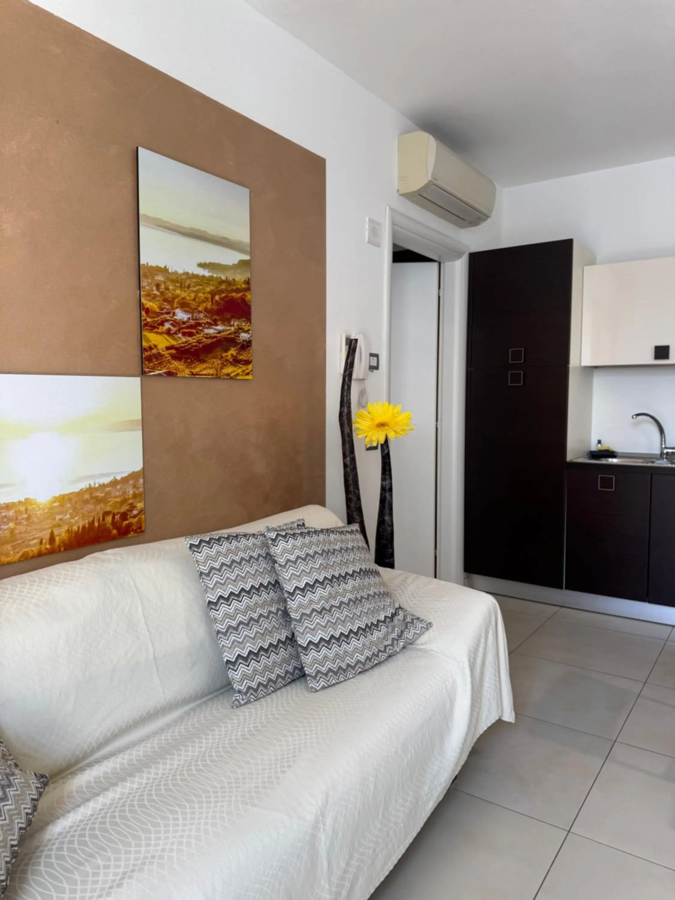 Living room, Bed in Residence Del Lago