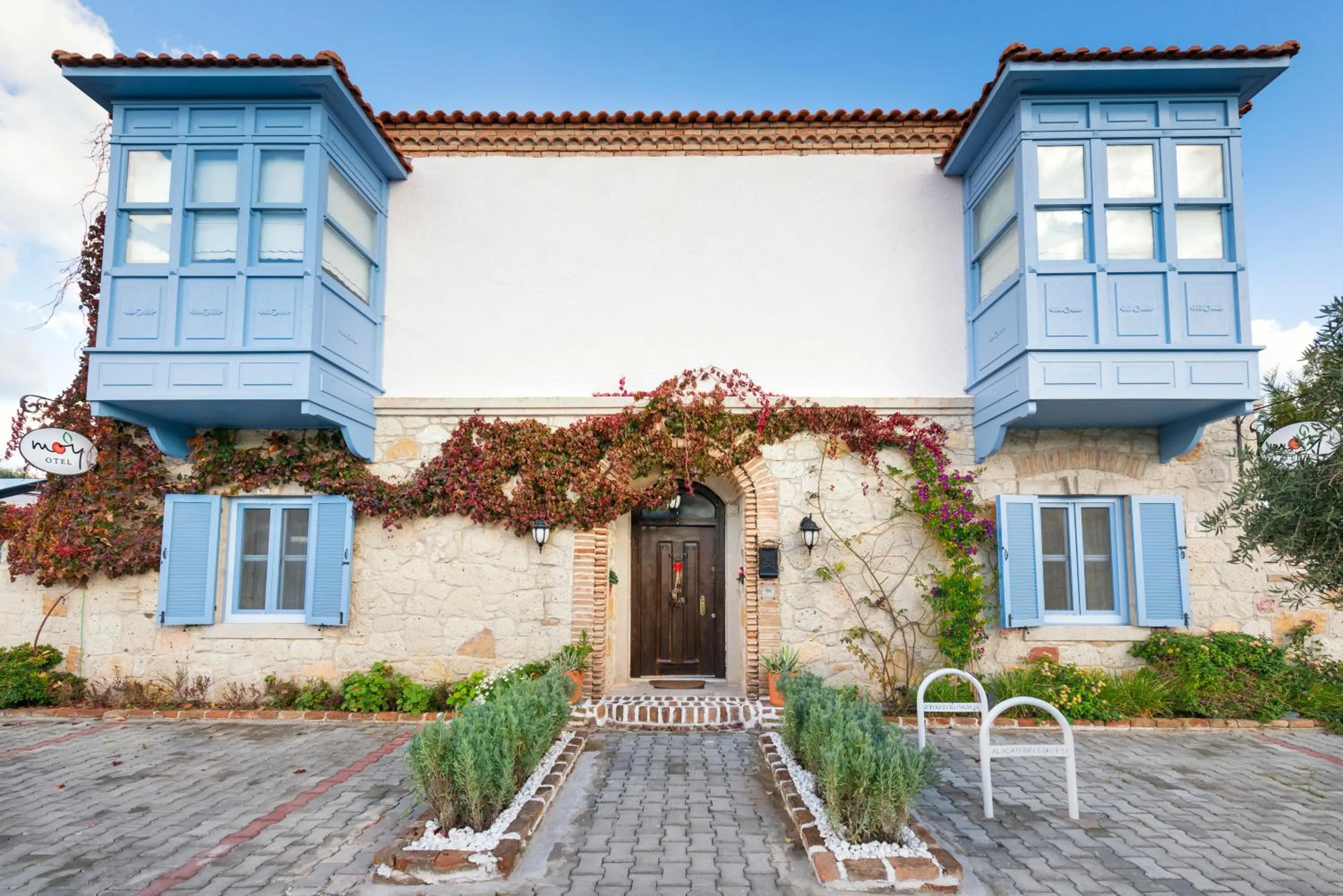 Property building in Moy Hotel