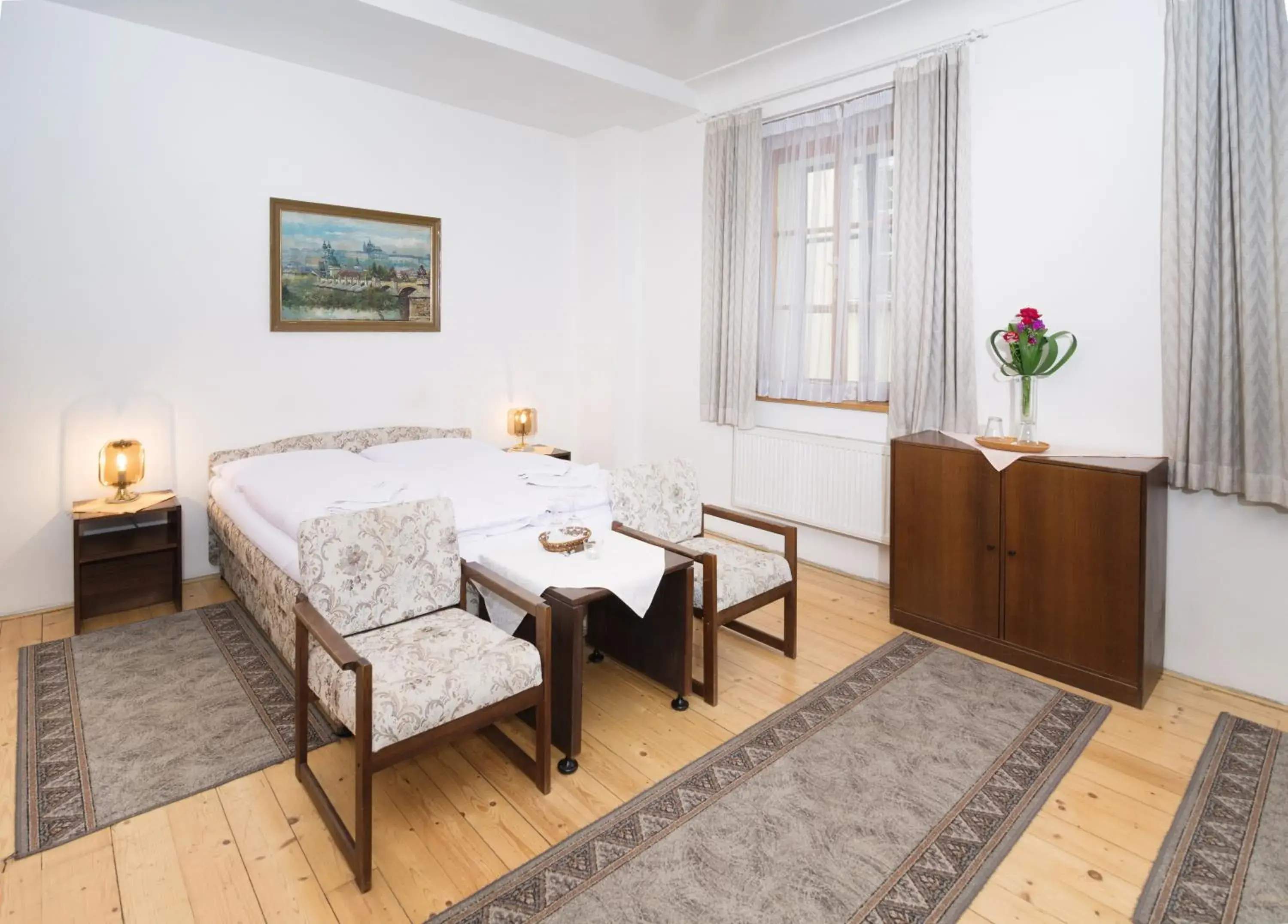 Two-Bedroom Suite with Park View in Pension Dientzenhofer Two-Bedroom Suite with Park View in Pension Dientzenhofer