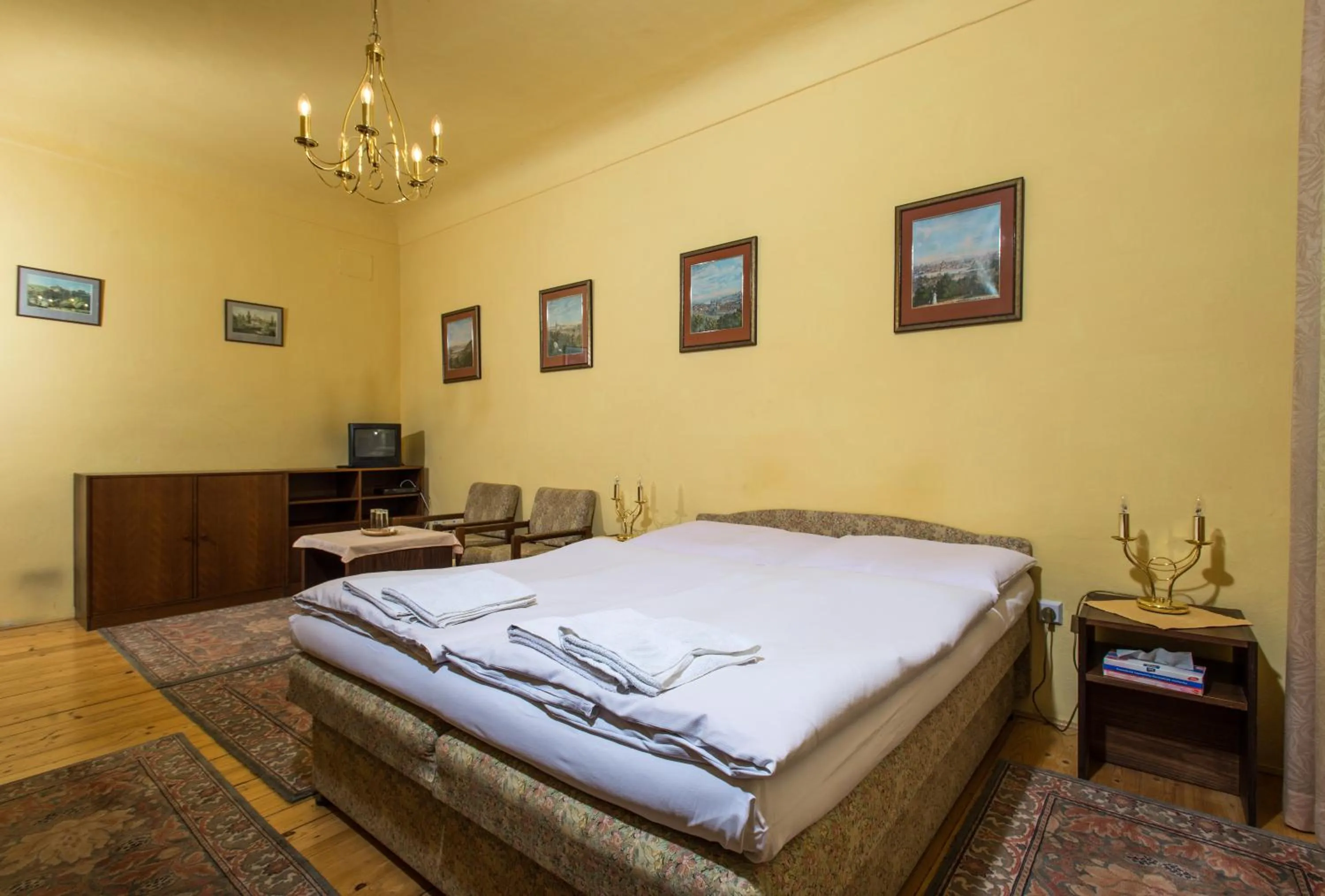 Photo of the whole room, Bed in Pension Dientzenhofer