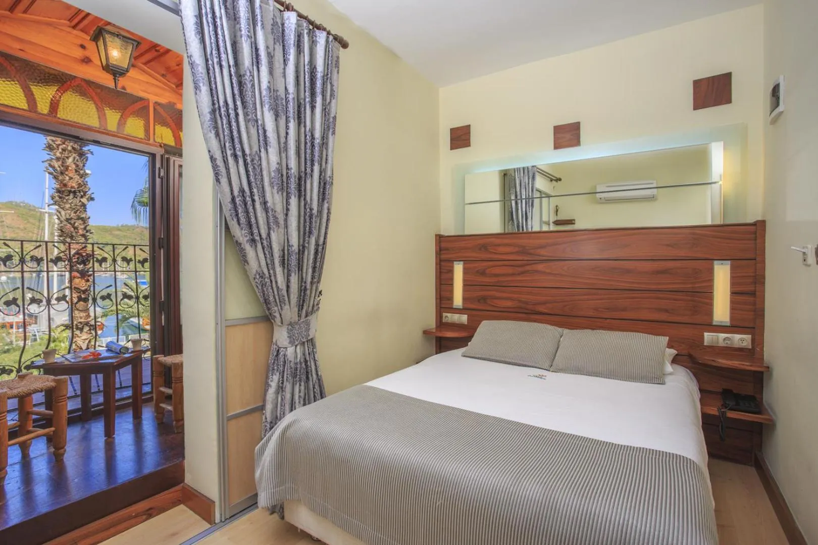 Photo of the whole room, Bed in Hotel Villa Daffodil