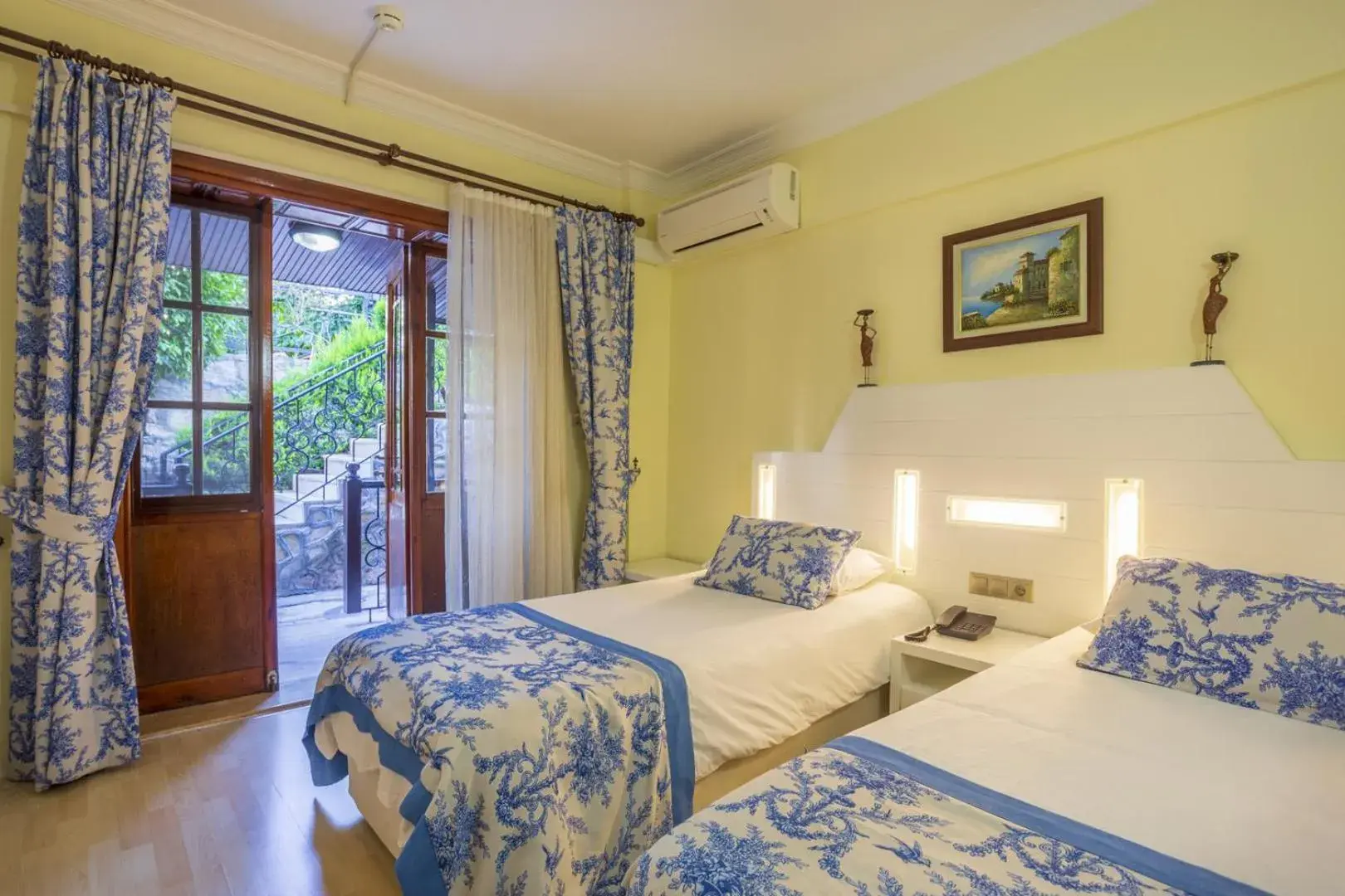 Photo of the whole room, Bed in Hotel Villa Daffodil Photo of the whole room, Bed in Hotel Villa Daffodil