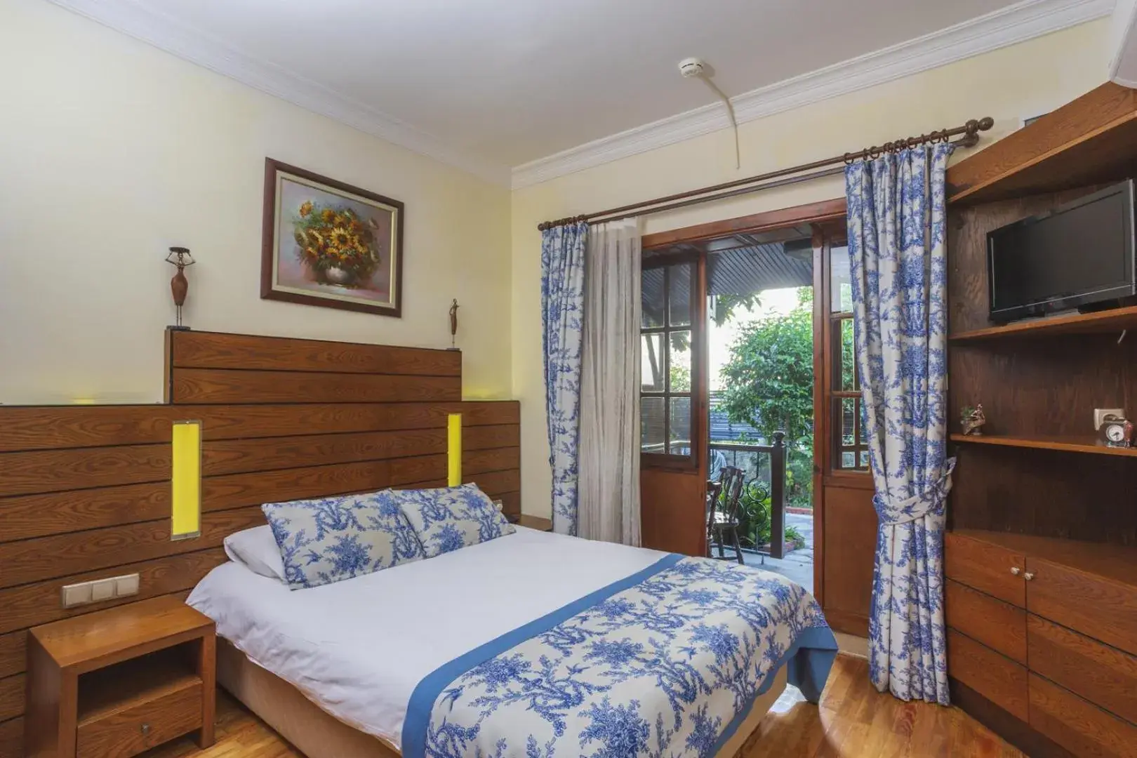Double Room with Garden View - single occupancy in Hotel Villa Daffodil Double Room with Garden View - single occupancy in Hotel Villa Daffodil