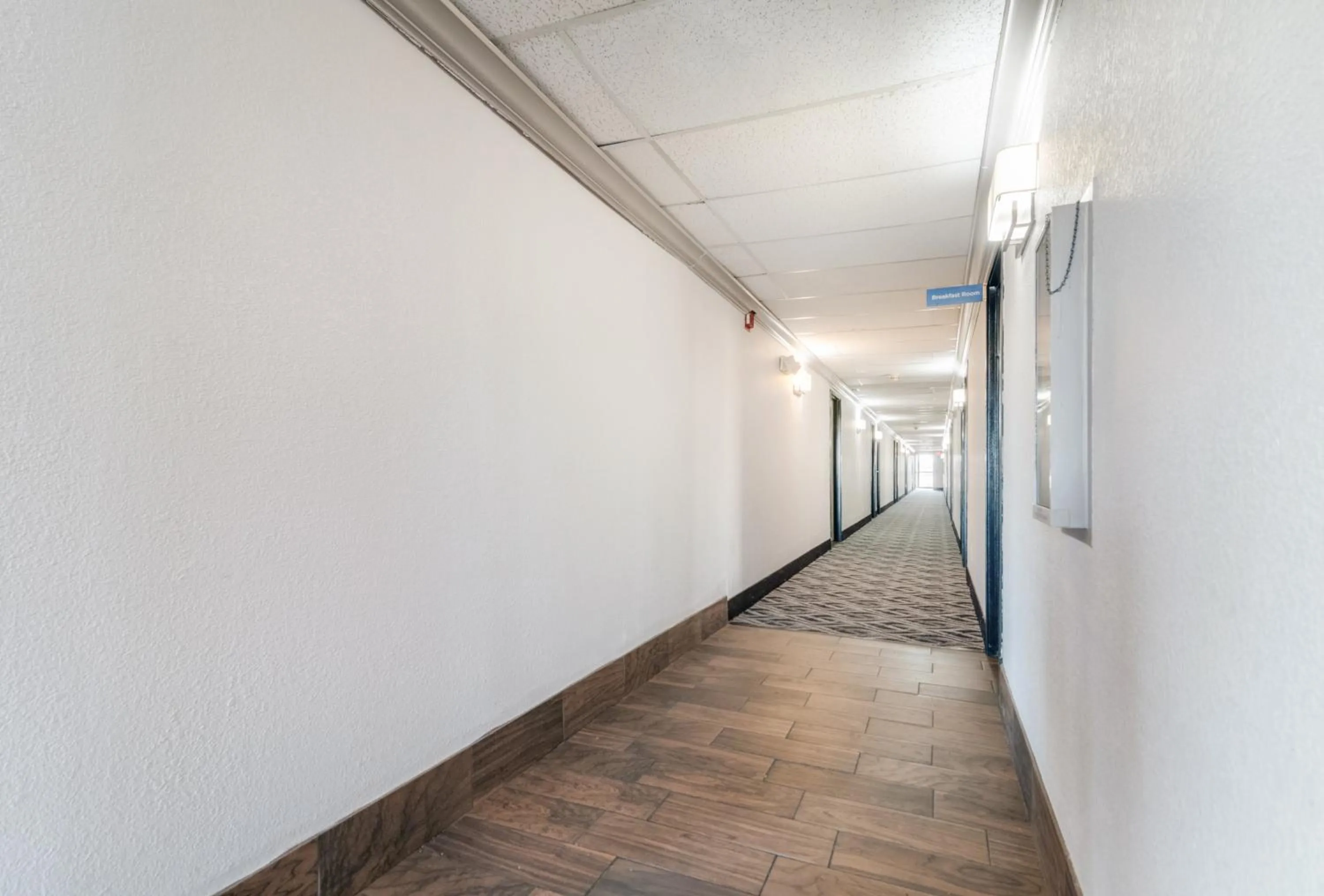 American Inn & Suites Metro Airport