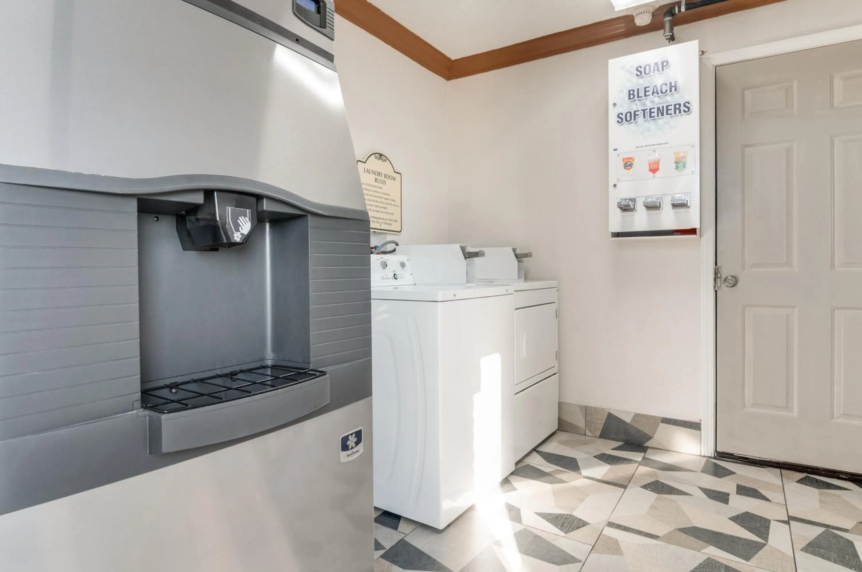 American Inn & Suites Metro Airport