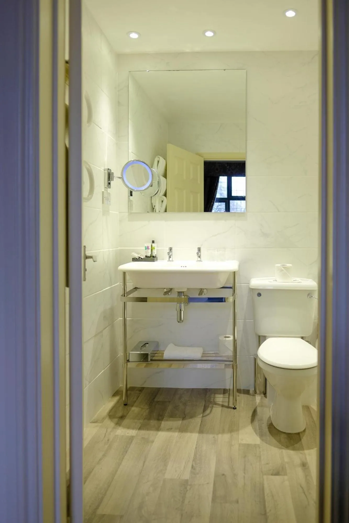 Bathroom in Exmoor White Horse Inn