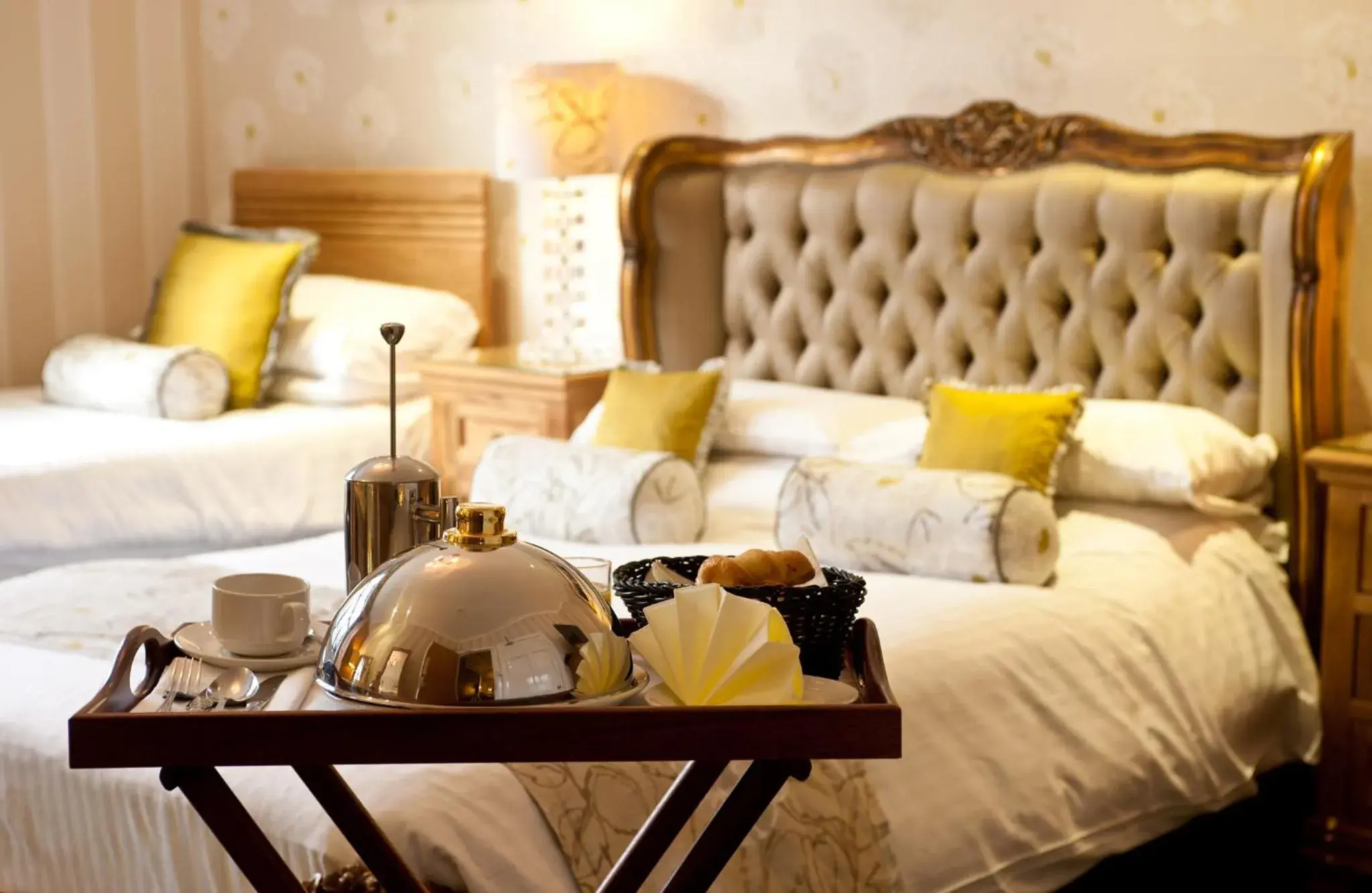 Breakfast, Bed in Exmoor White Horse Inn Breakfast, Bed in Exmoor White Horse Inn