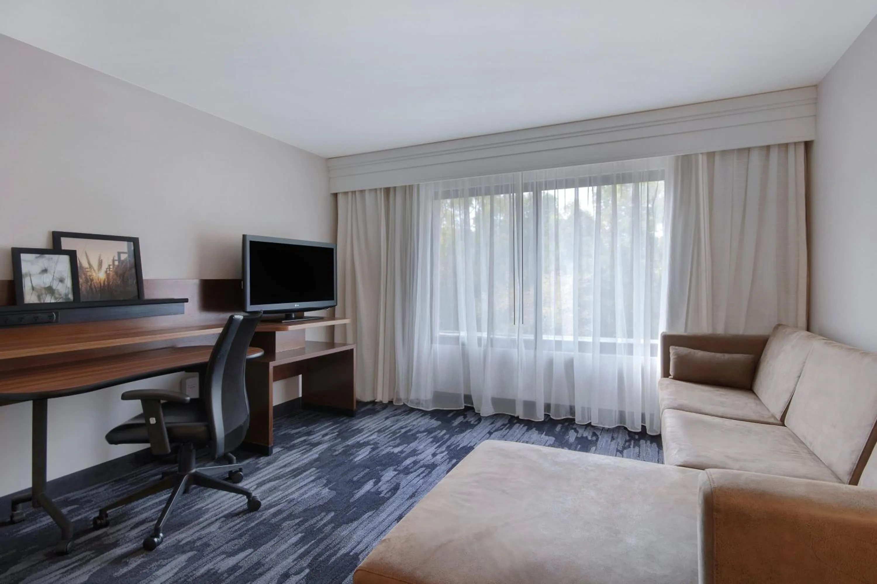 Seating area in Fairfield Inn and Suites by Marriott Rochester West/Greece