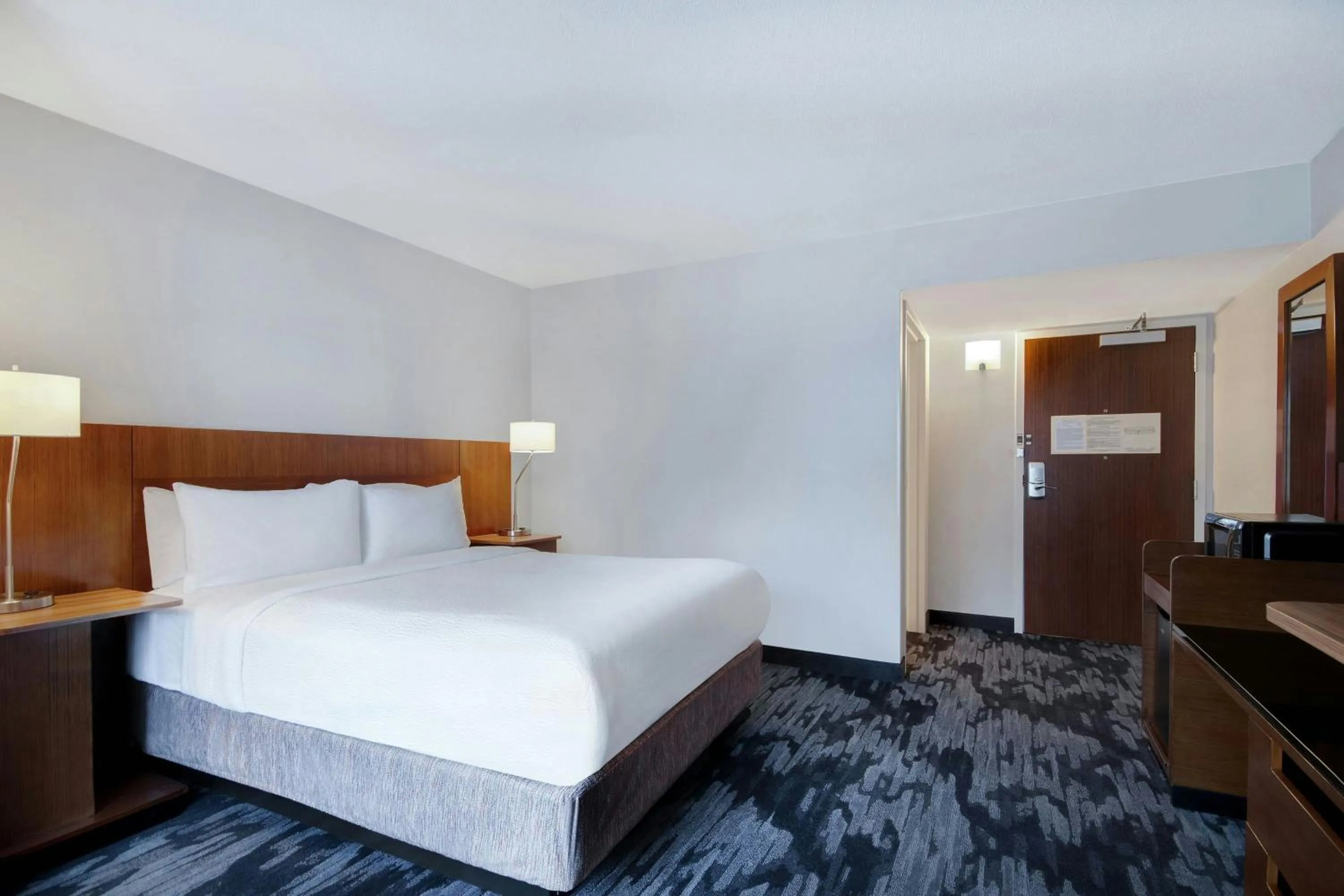 Photo of the whole room, Bed in Fairfield Inn and Suites by Marriott Rochester West/Greece