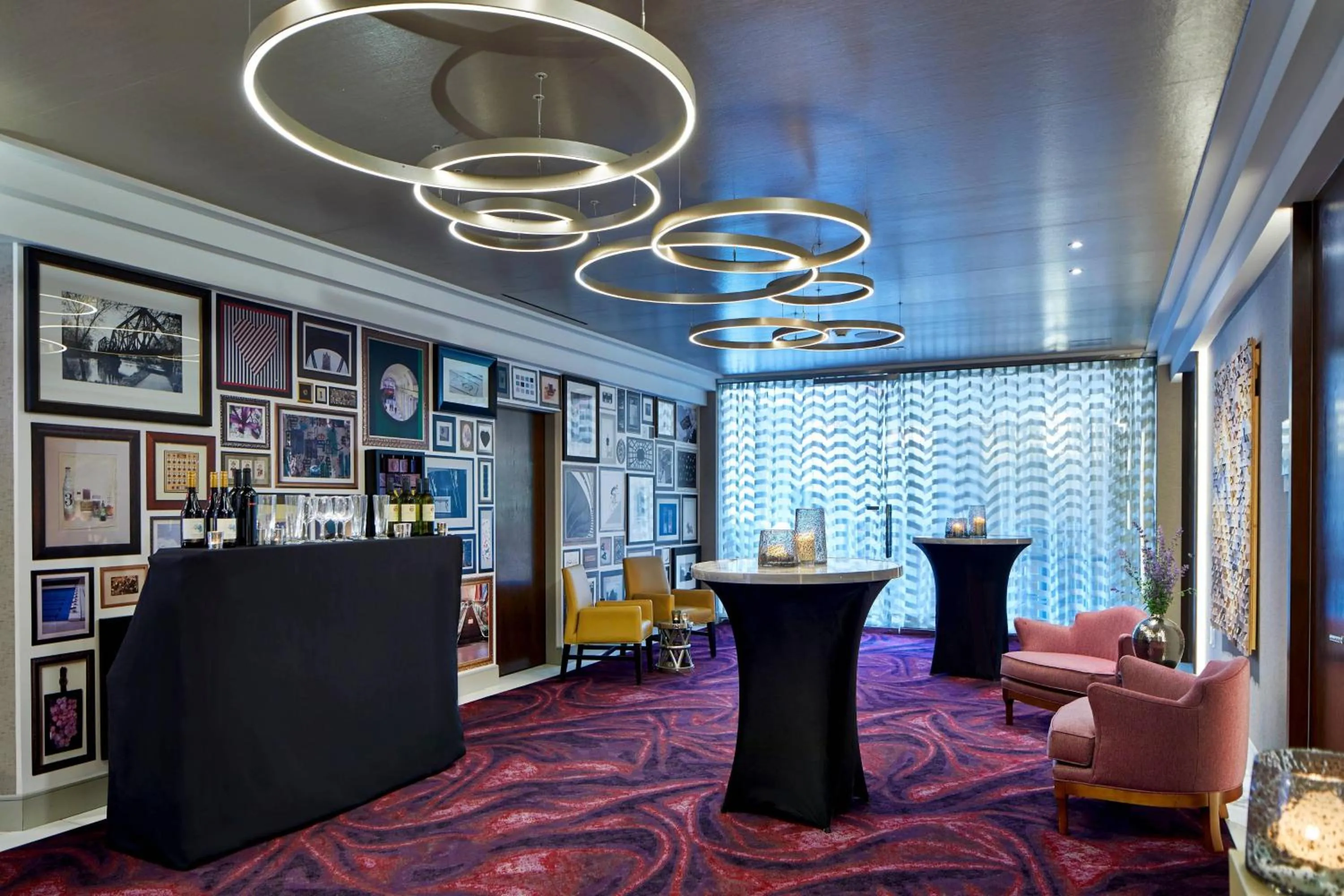 Lobby or reception in The Del Monte Lodge Renaissance Rochester Hotel & Spa