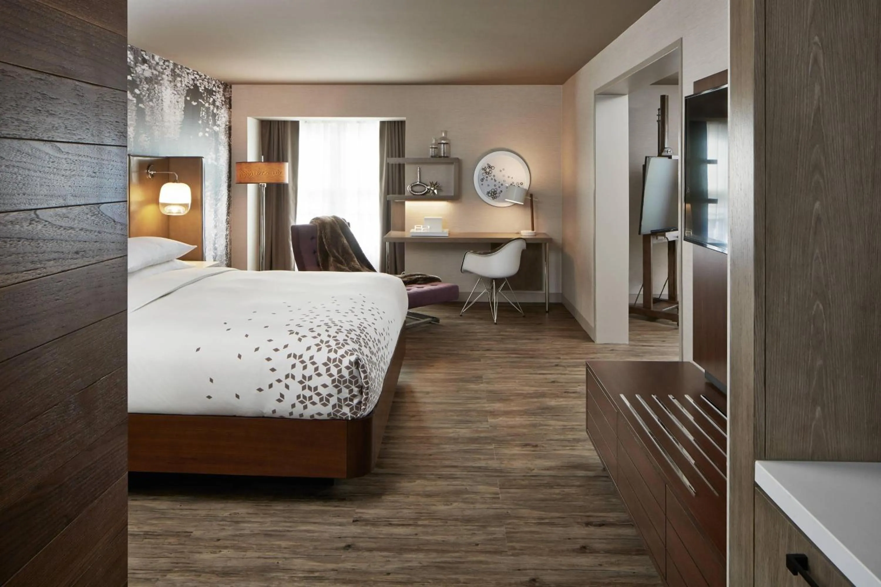 Beach, Bed in The Del Monte Lodge Renaissance Rochester Hotel & Spa