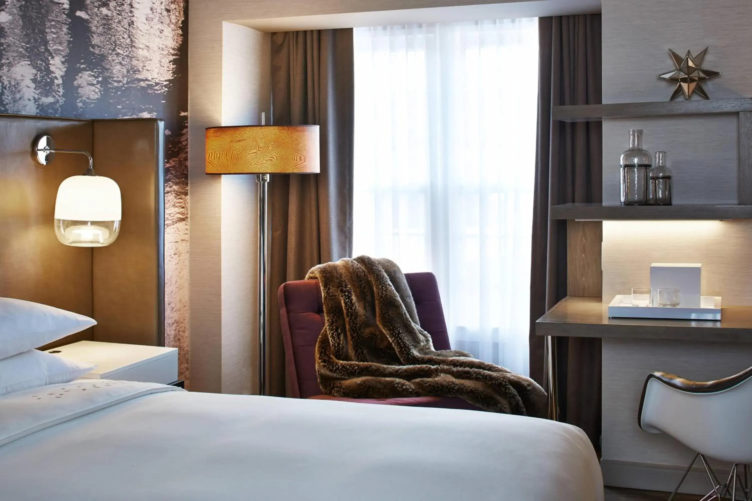 King Room in The Del Monte Lodge Renaissance Rochester Hotel & Spa King Room in The Del Monte Lodge Renaissance Rochester Hotel & Spa