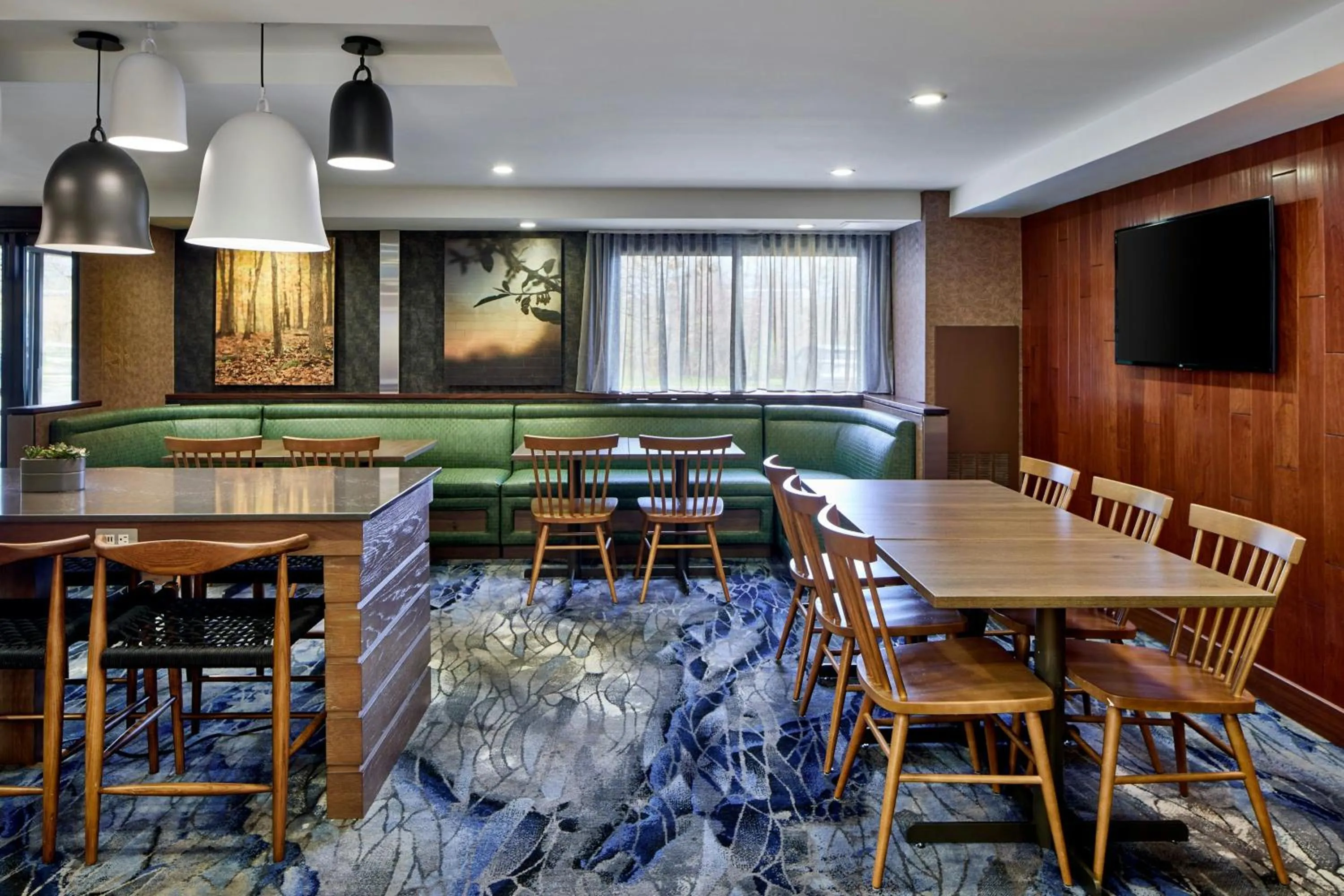 Restaurant/places to eat in Fairfield Inn by Marriott Rochester East