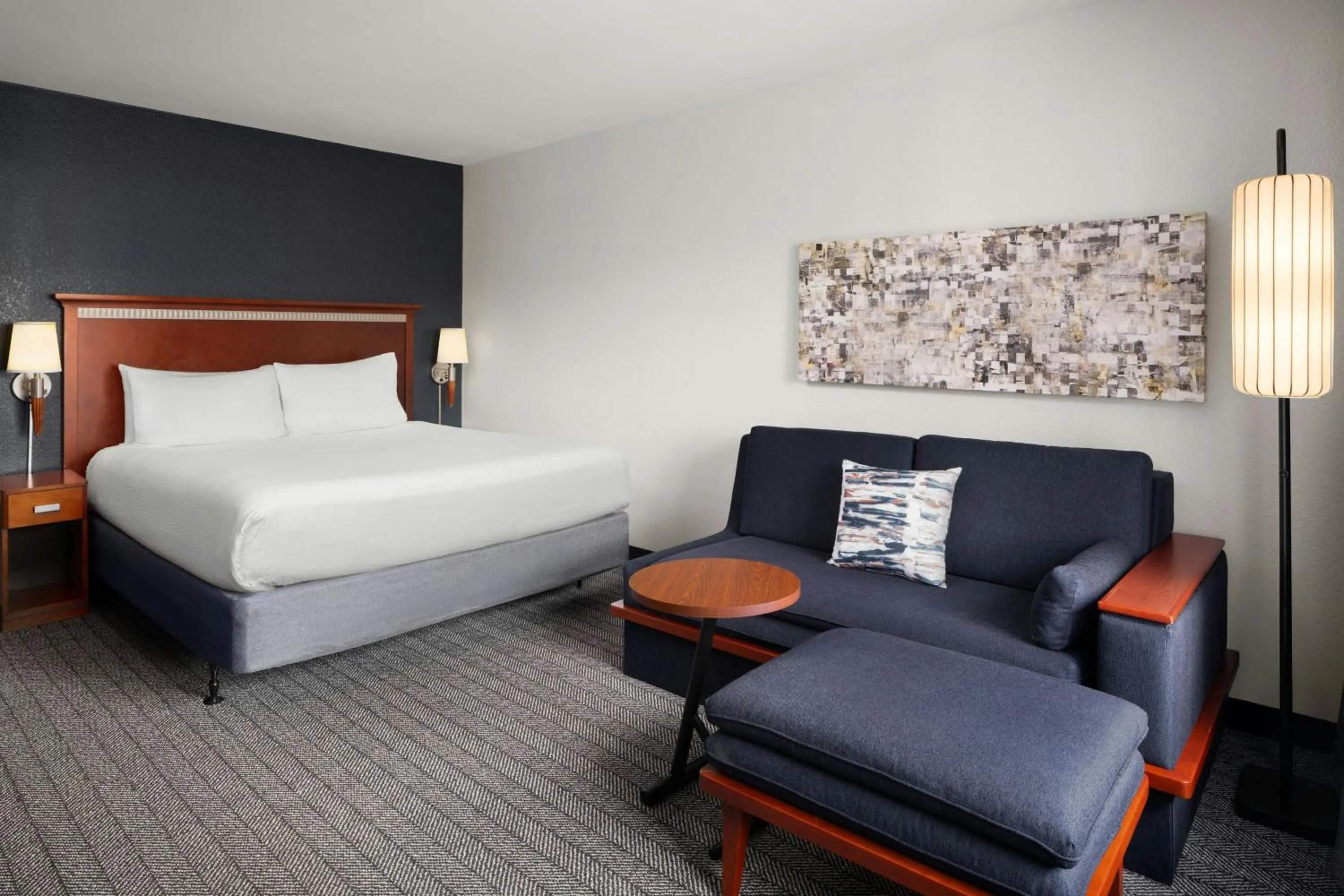 Photo of the whole room, Bed in Courtyard Fort Myers at I-75 and Gulf Coast Town Center