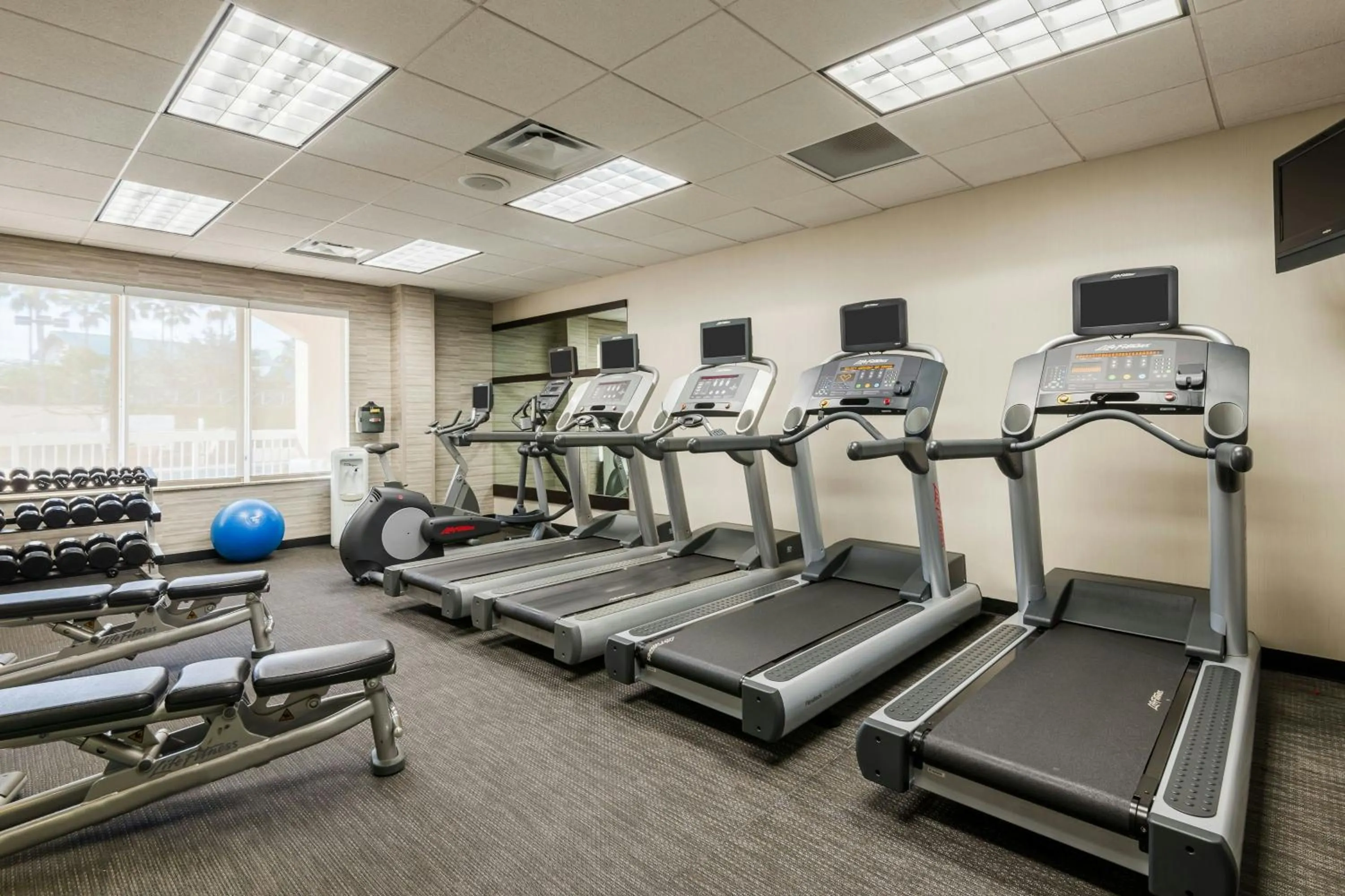 Fitness centre/facilities in Courtyard Fort Myers at I-75 and Gulf Coast Town Center