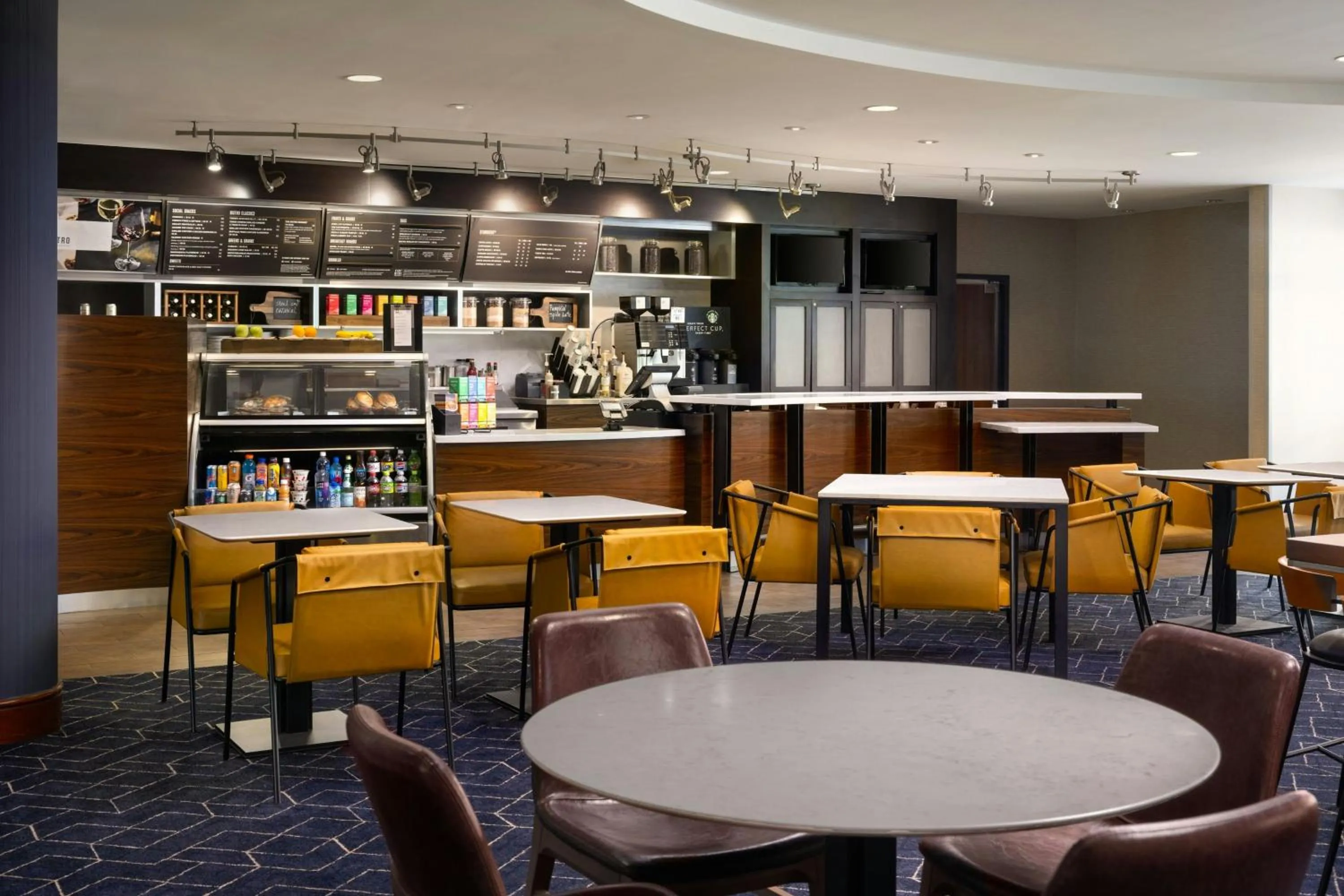 Restaurant/places to eat in Courtyard Fort Myers at I-75 and Gulf Coast Town Center