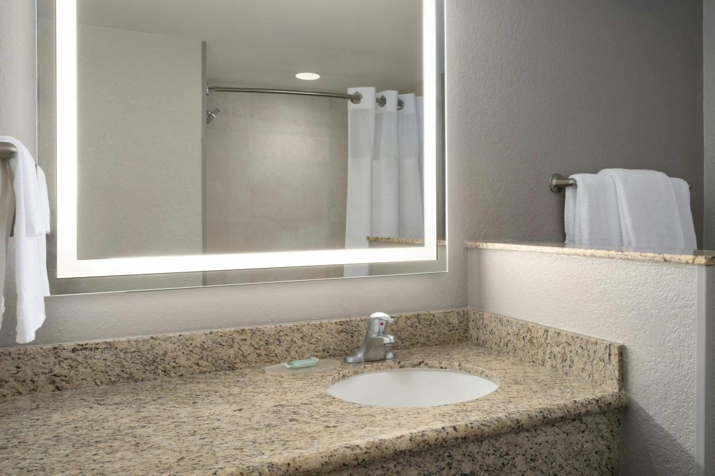 Photo of the whole room in Courtyard Fort Myers at I-75 and Gulf Coast Town Center