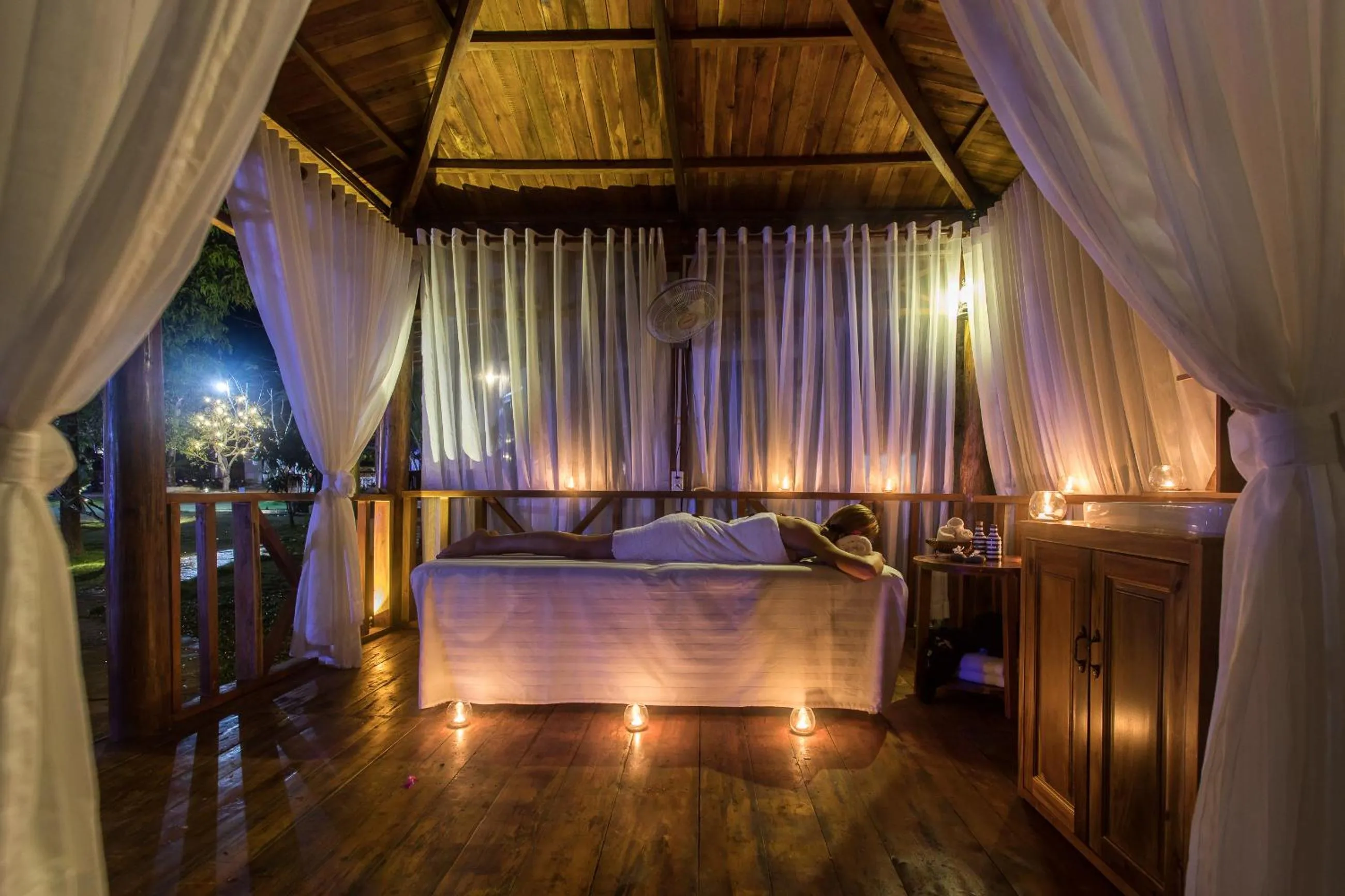 Photo of the whole room, Bed in Isabella Resort