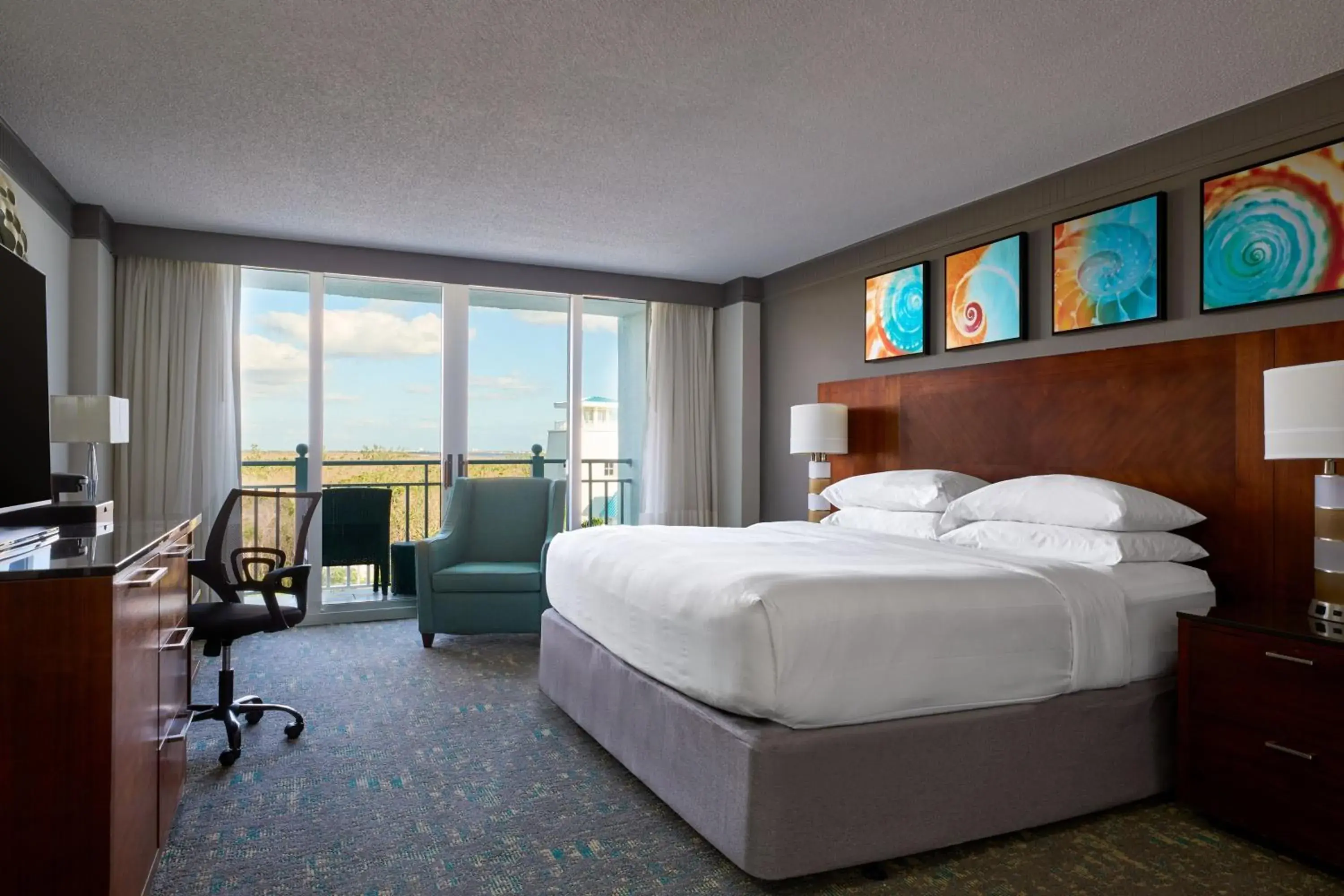 King Room with Resort View and Balcony - Main Tower/Mobility Accessible with Tub in Marriott Sanibel Harbour Resort & Spa King Room with Resort View and Balcony - Main Tower/Mobility Accessible with Tub in Marriott Sanibel Harbour Resort & Spa