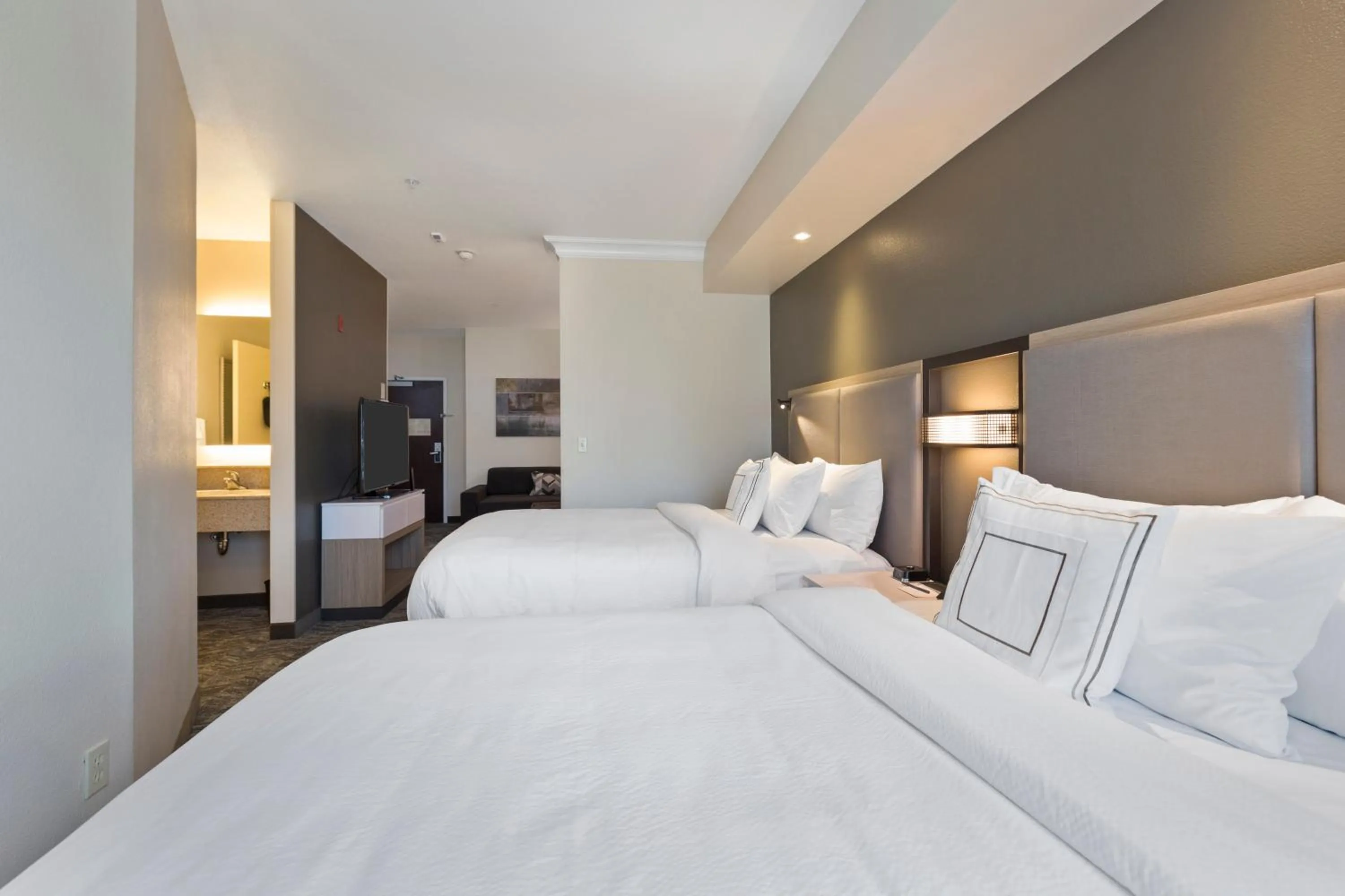 Bathroom, Bed in SpringHill Suites by Marriott Sacramento Natomas