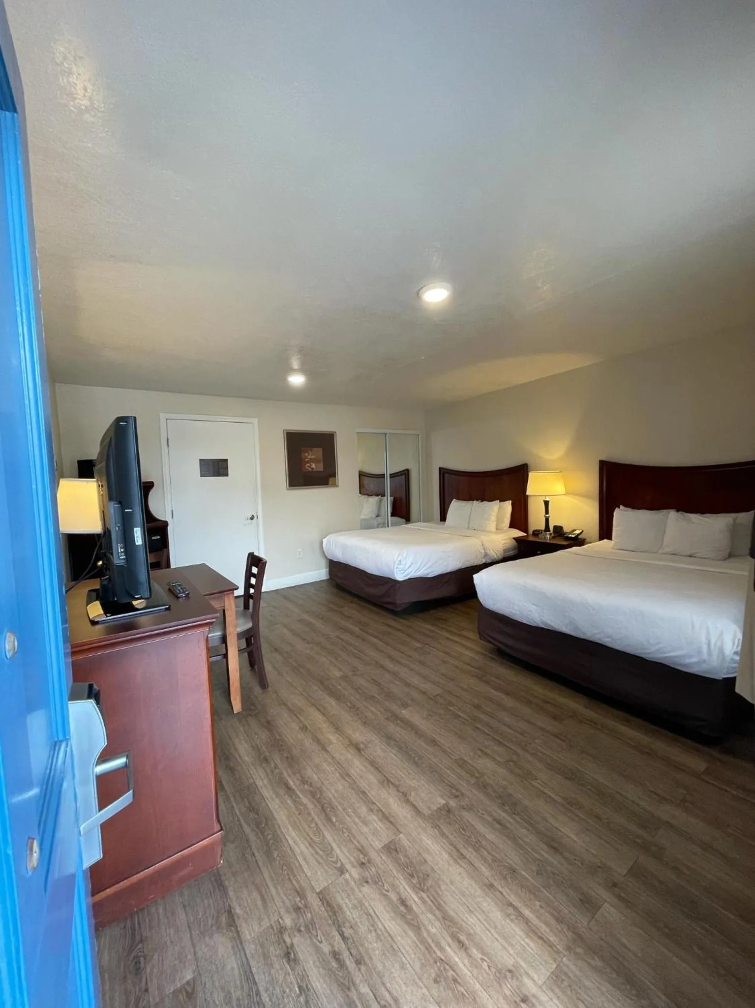 Photo of the whole room, Bed in Blu Pacific Hotel