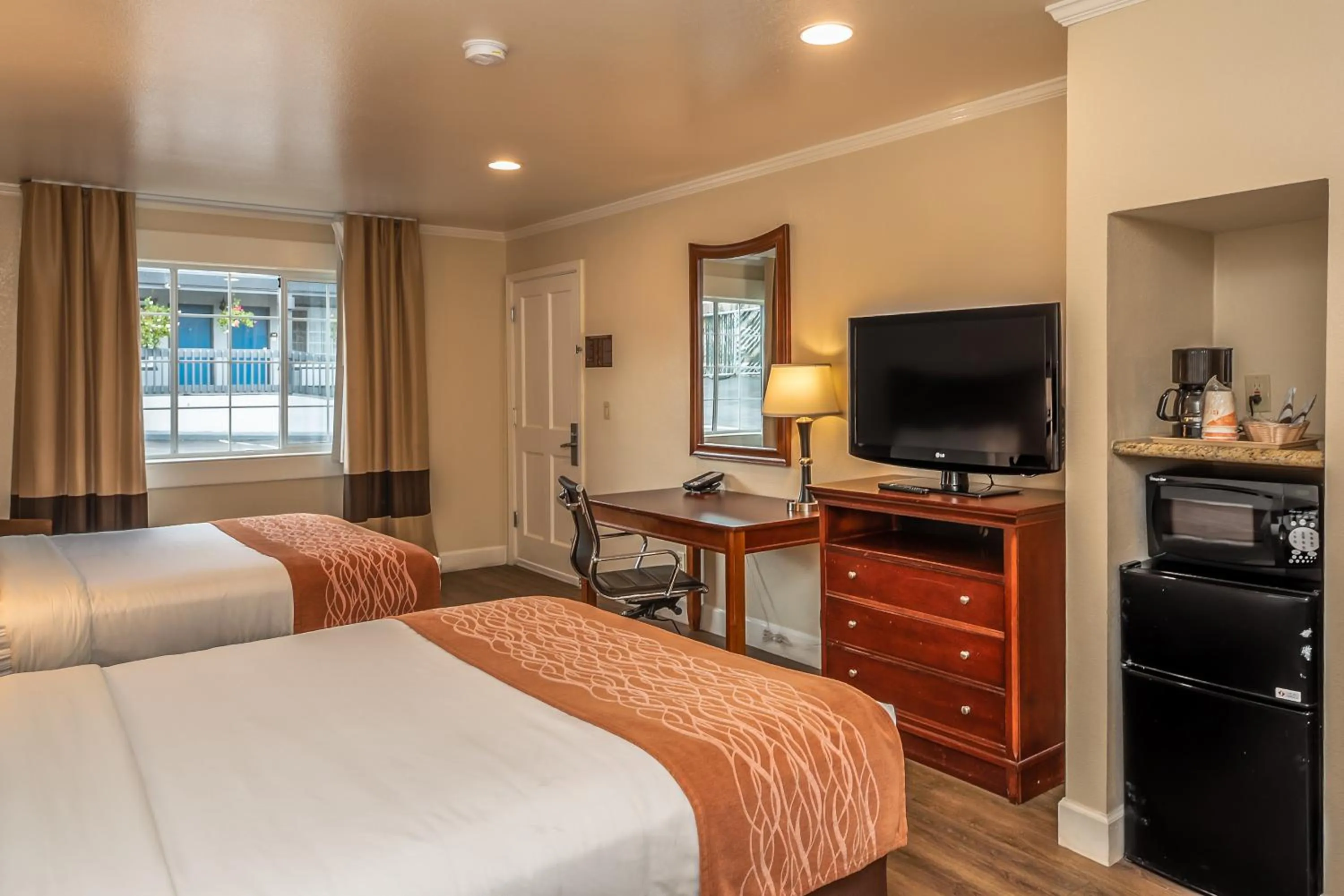 TV and multimedia, Bed in Blu Pacific Hotel