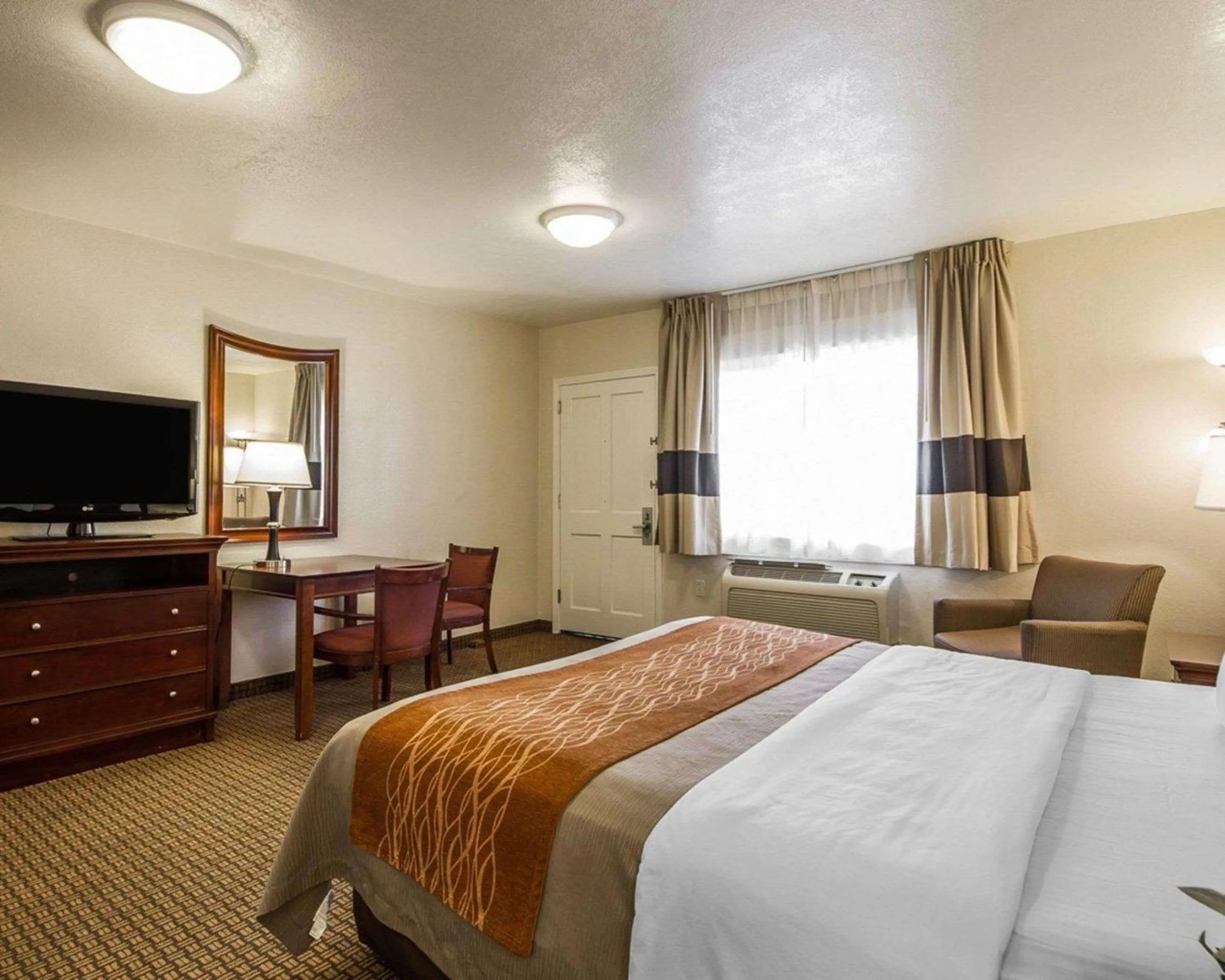 Photo of the whole room, Bed in Blu Pacific Hotel