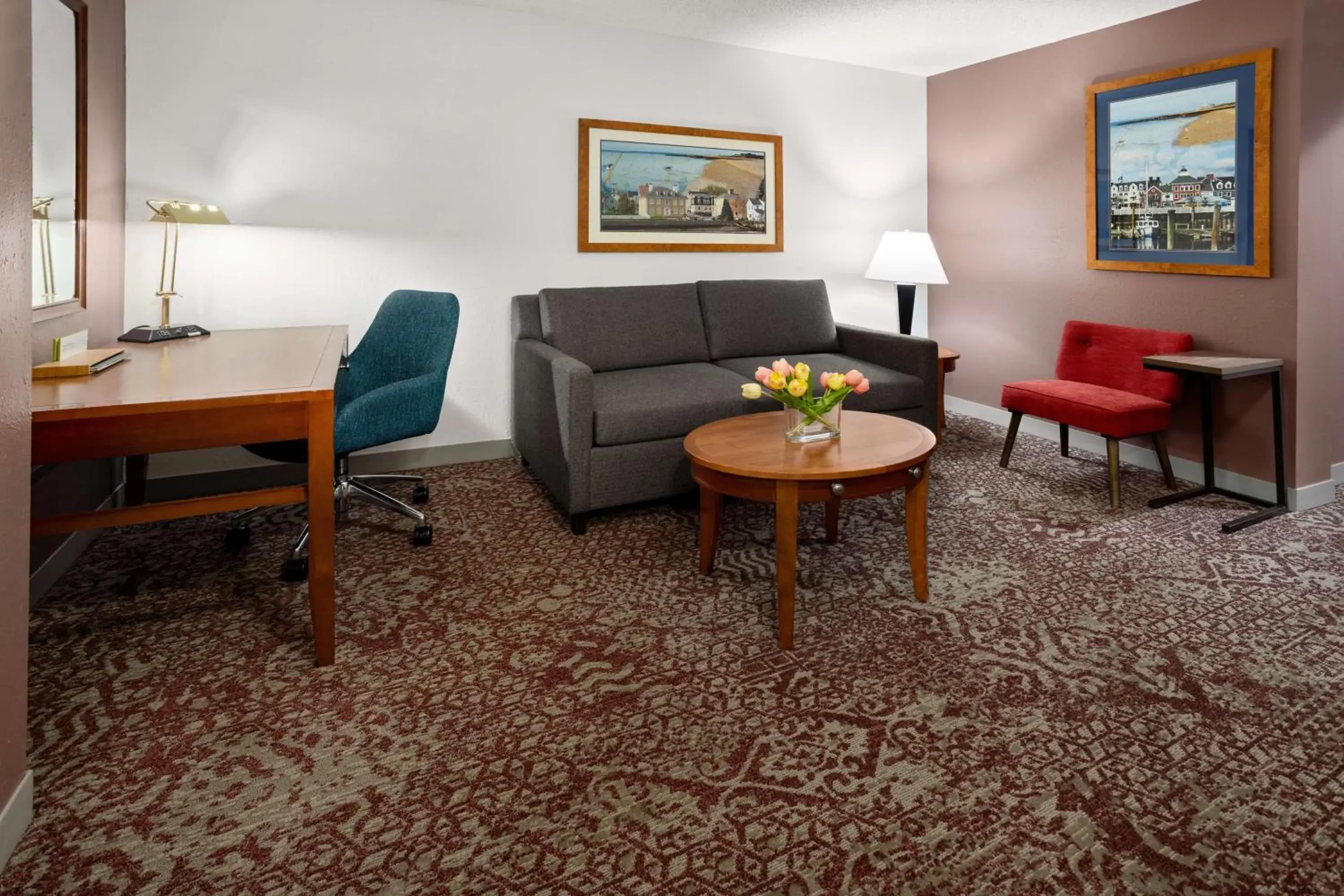 Junior King Suite with Seating Area in Hilton Garden Inn Milford Junior King Suite with Seating Area in Hilton Garden Inn Milford