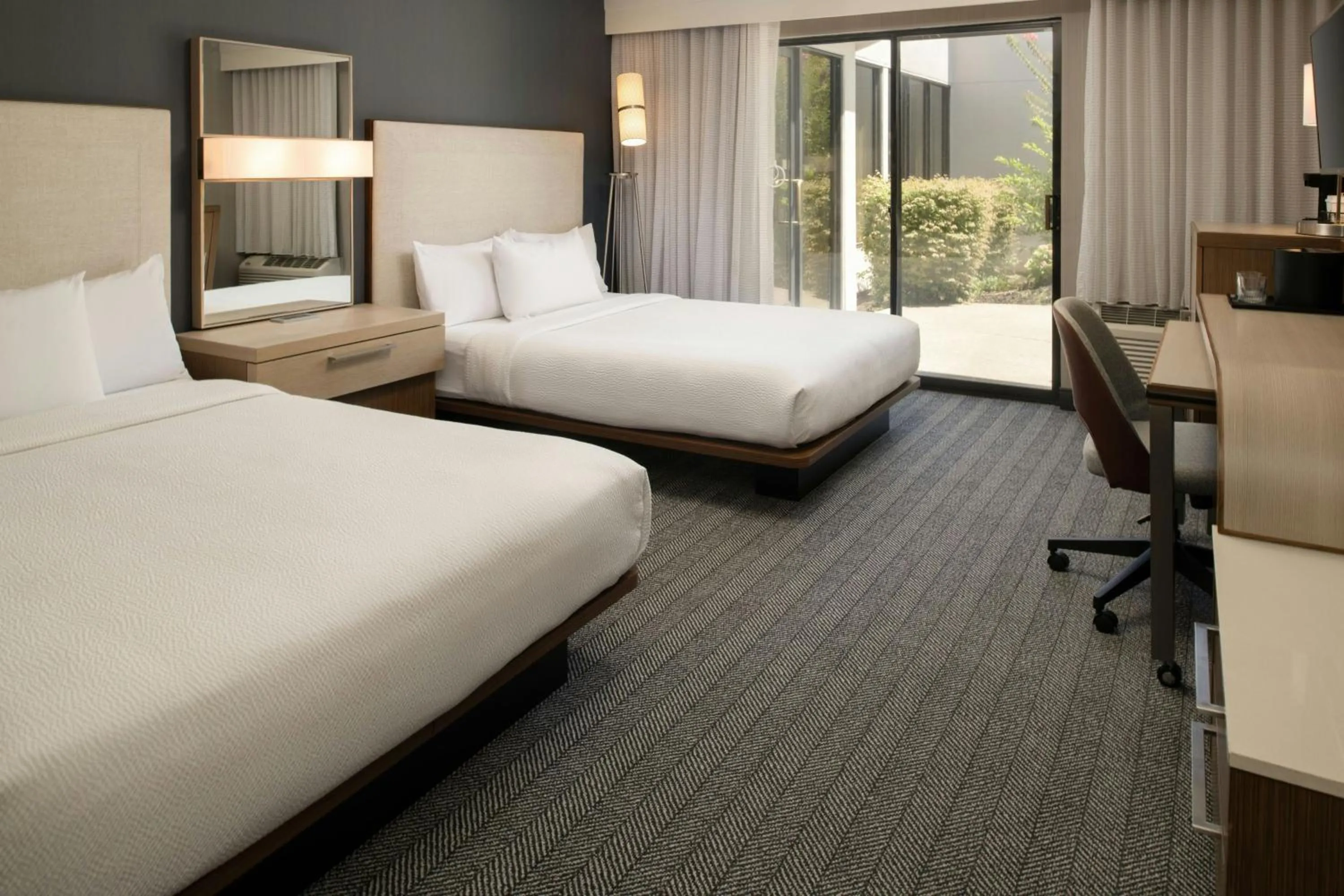 Photo of the whole room, Bed in Courtyard by Marriott Vacaville