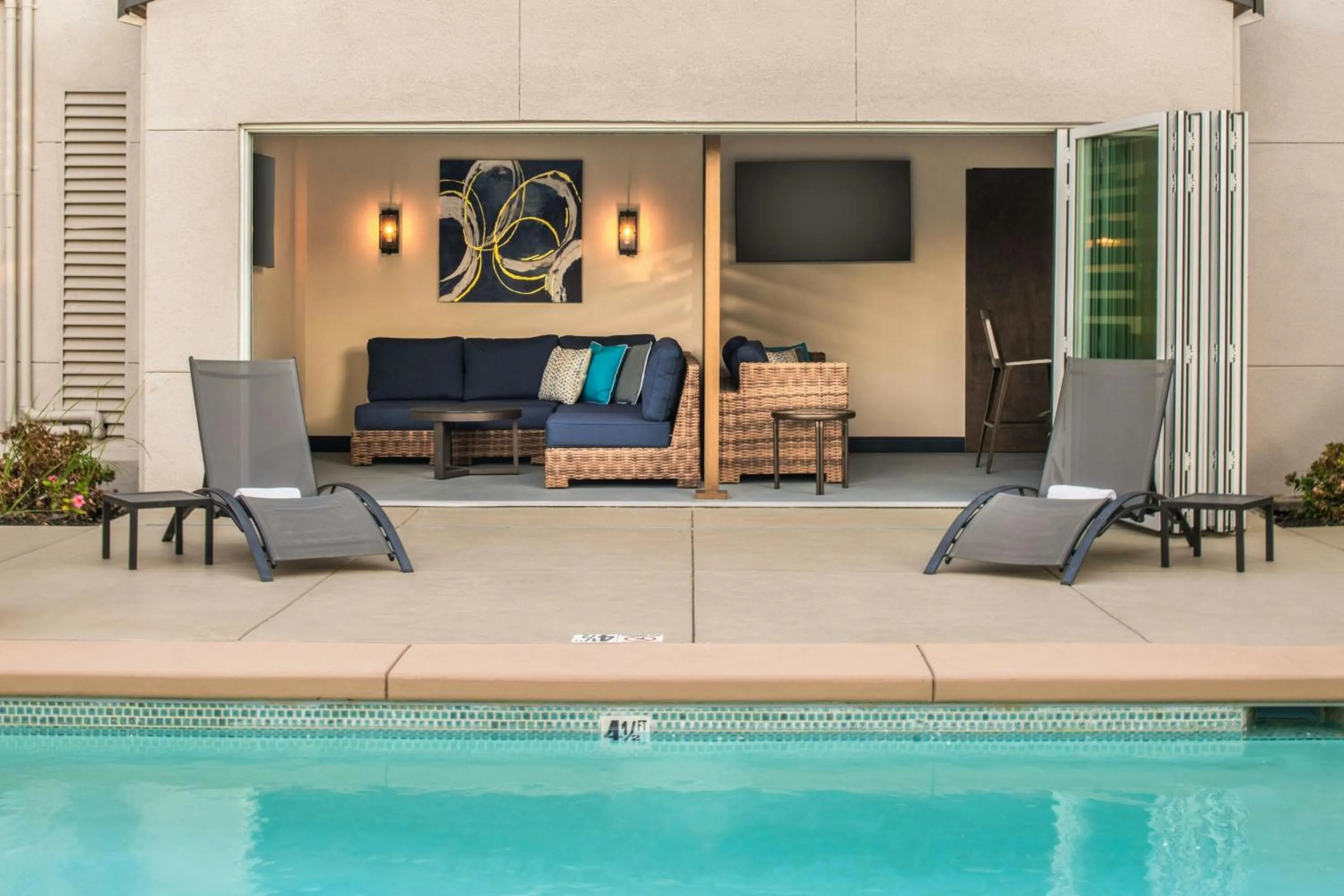 Swimming pool in Courtyard by Marriott Vacaville