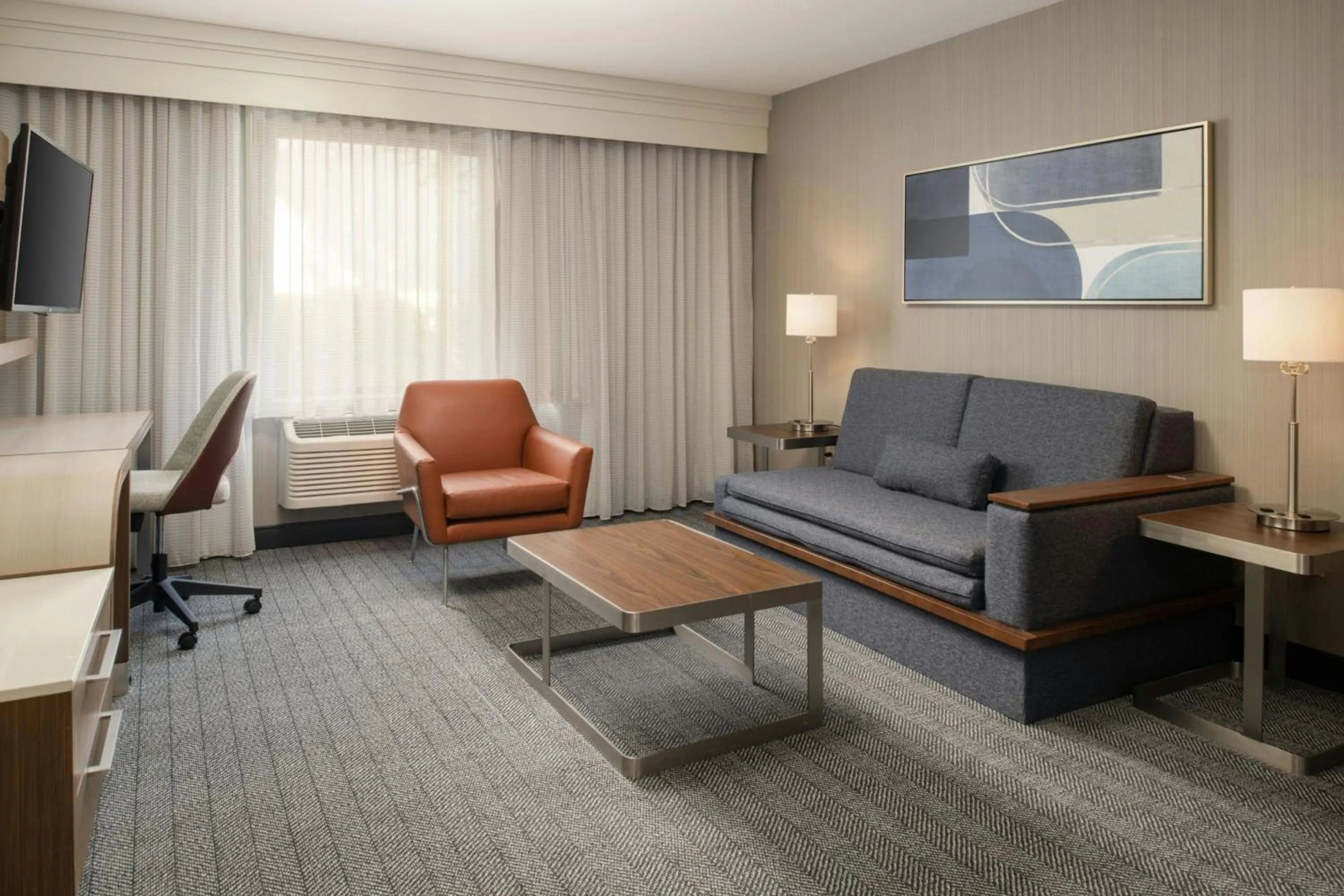 Living room in Courtyard by Marriott Vacaville
