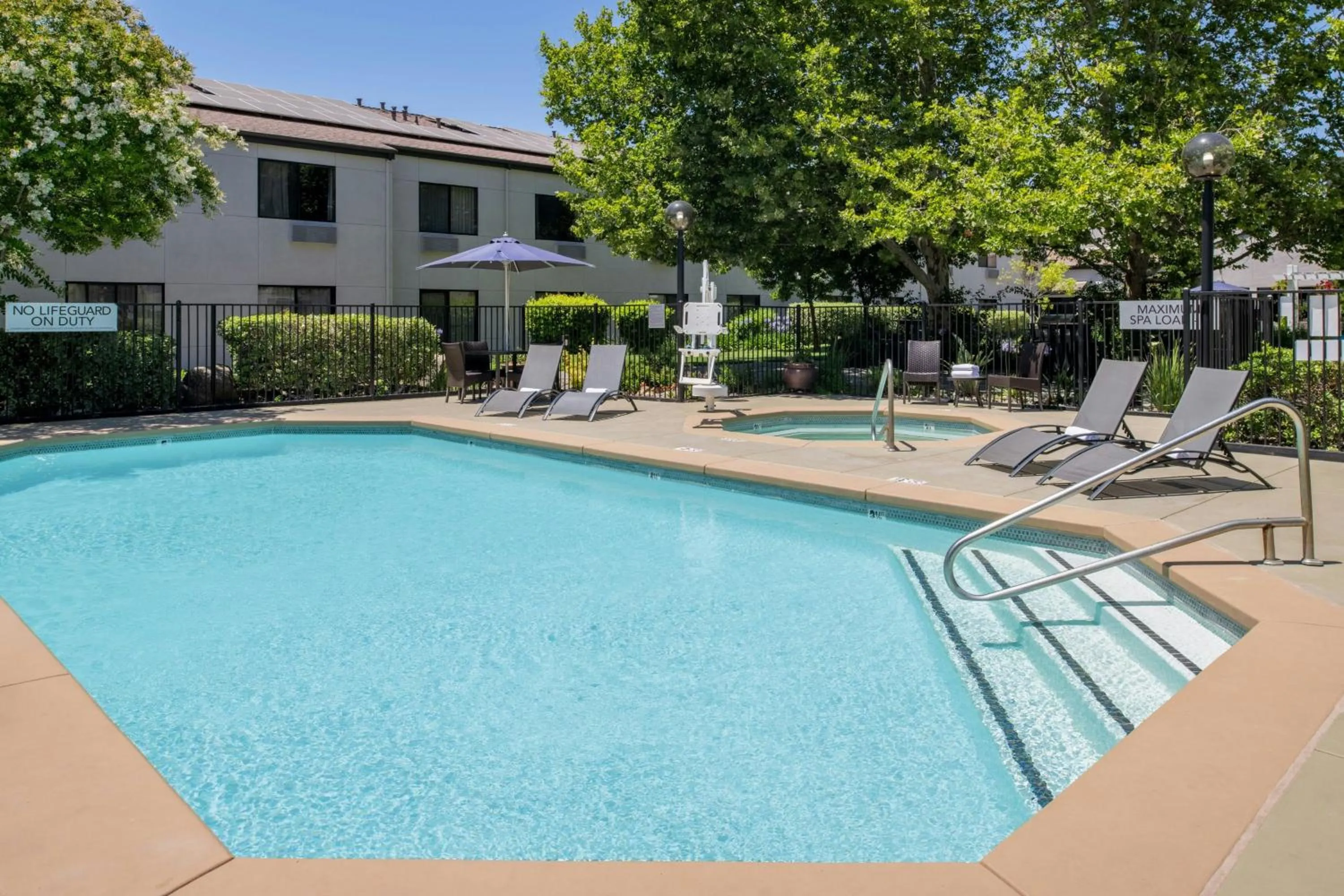 Swimming pool in Courtyard by Marriott Vacaville