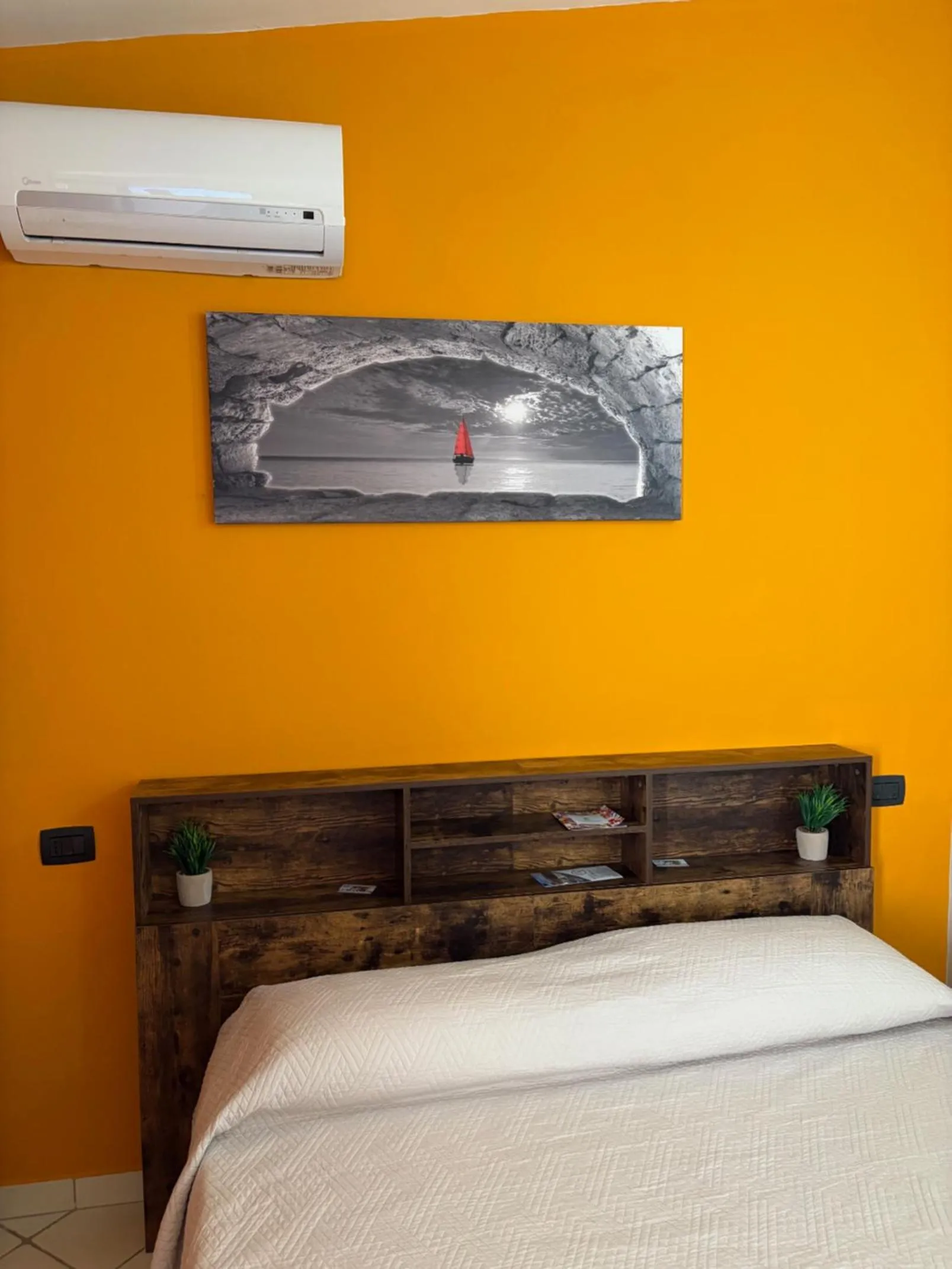 Large Double Room in Sun Tower beach apartments