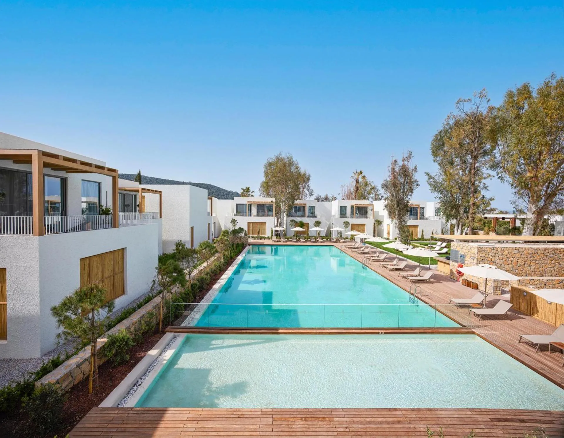 Swimming pool in Voyage Torba Hotel