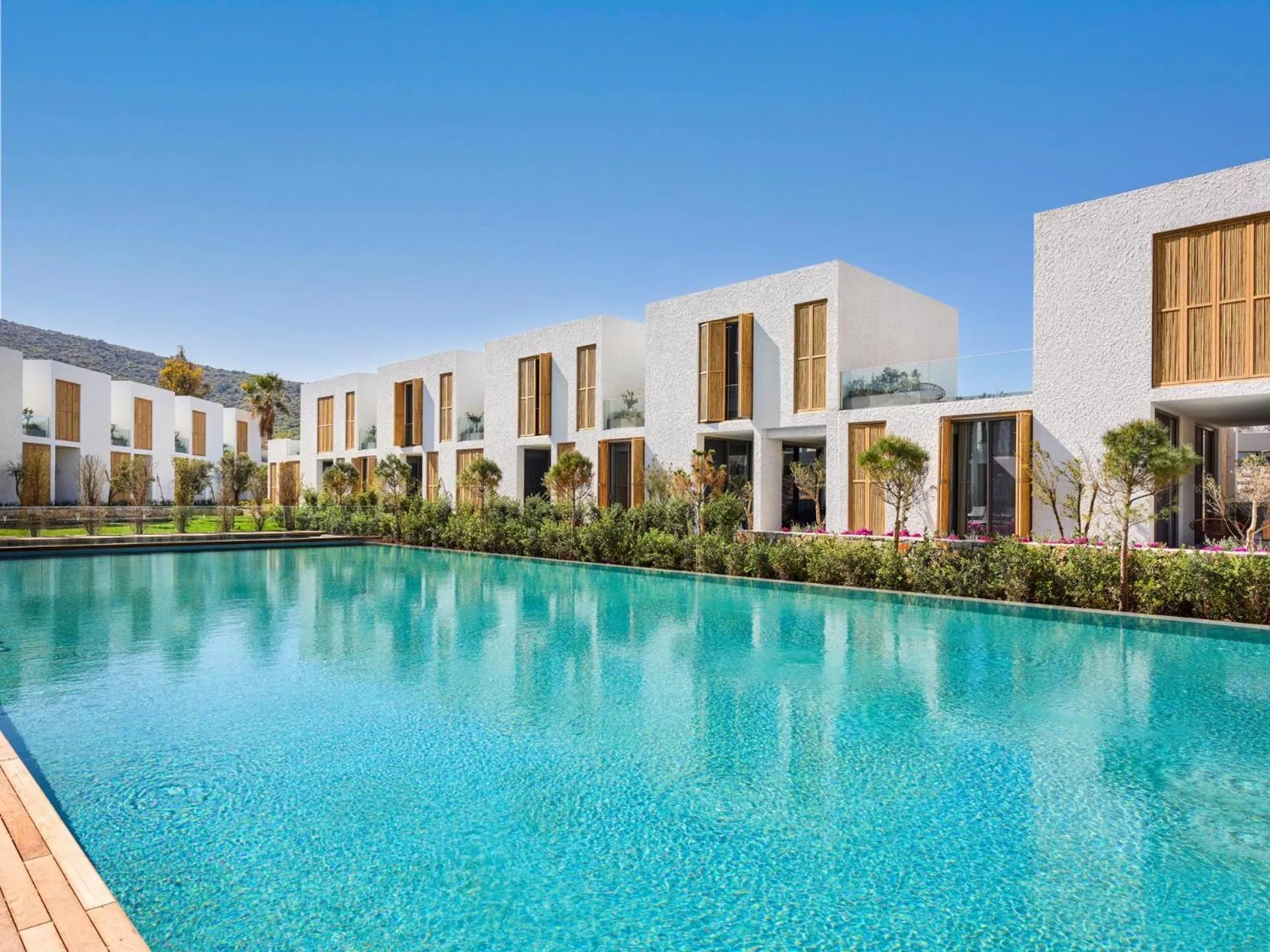Swimming pool in Voyage Torba Hotel