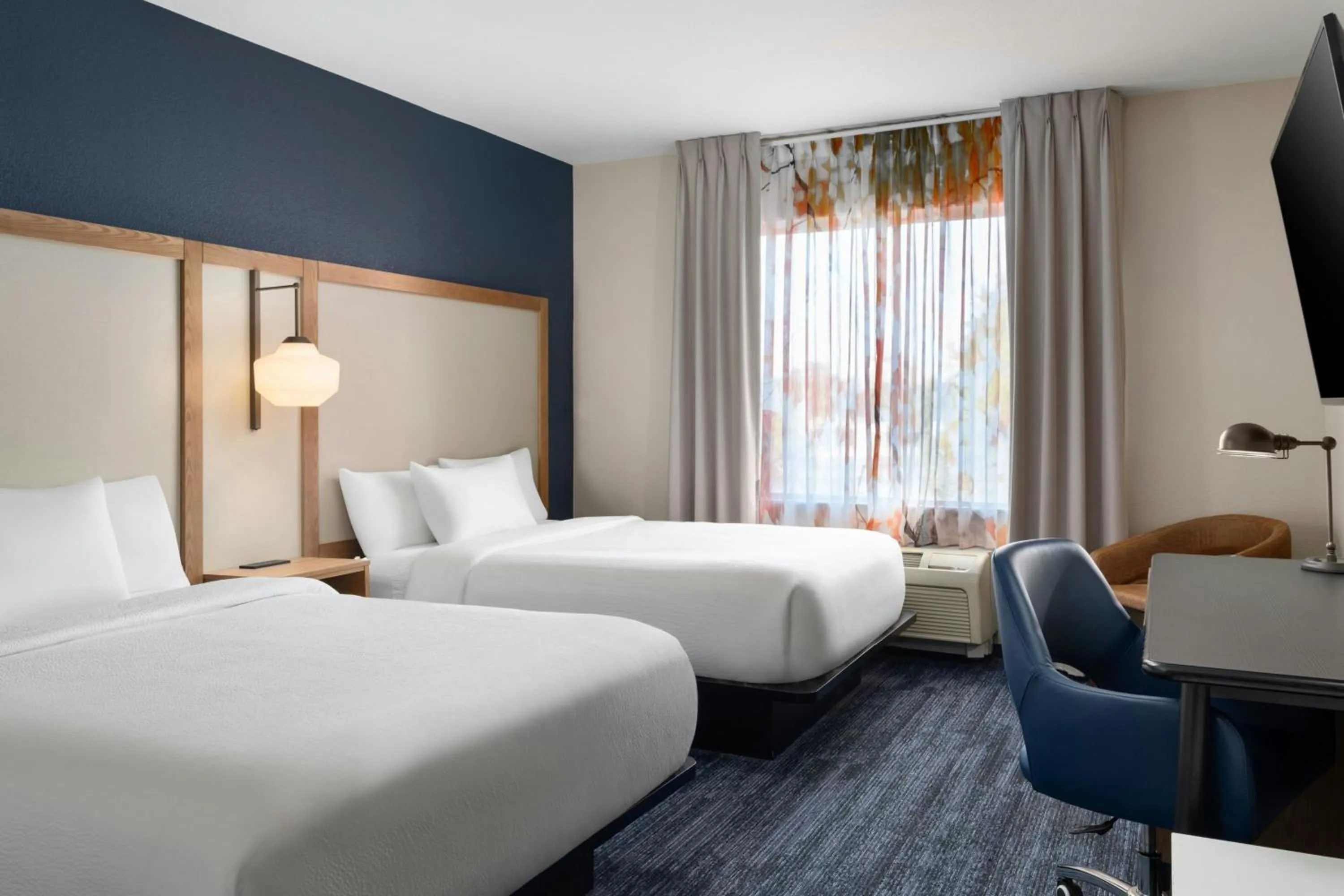 Photo of the whole room, Bed in Fairfield Inn and Suites Sacramento Airport Natomas