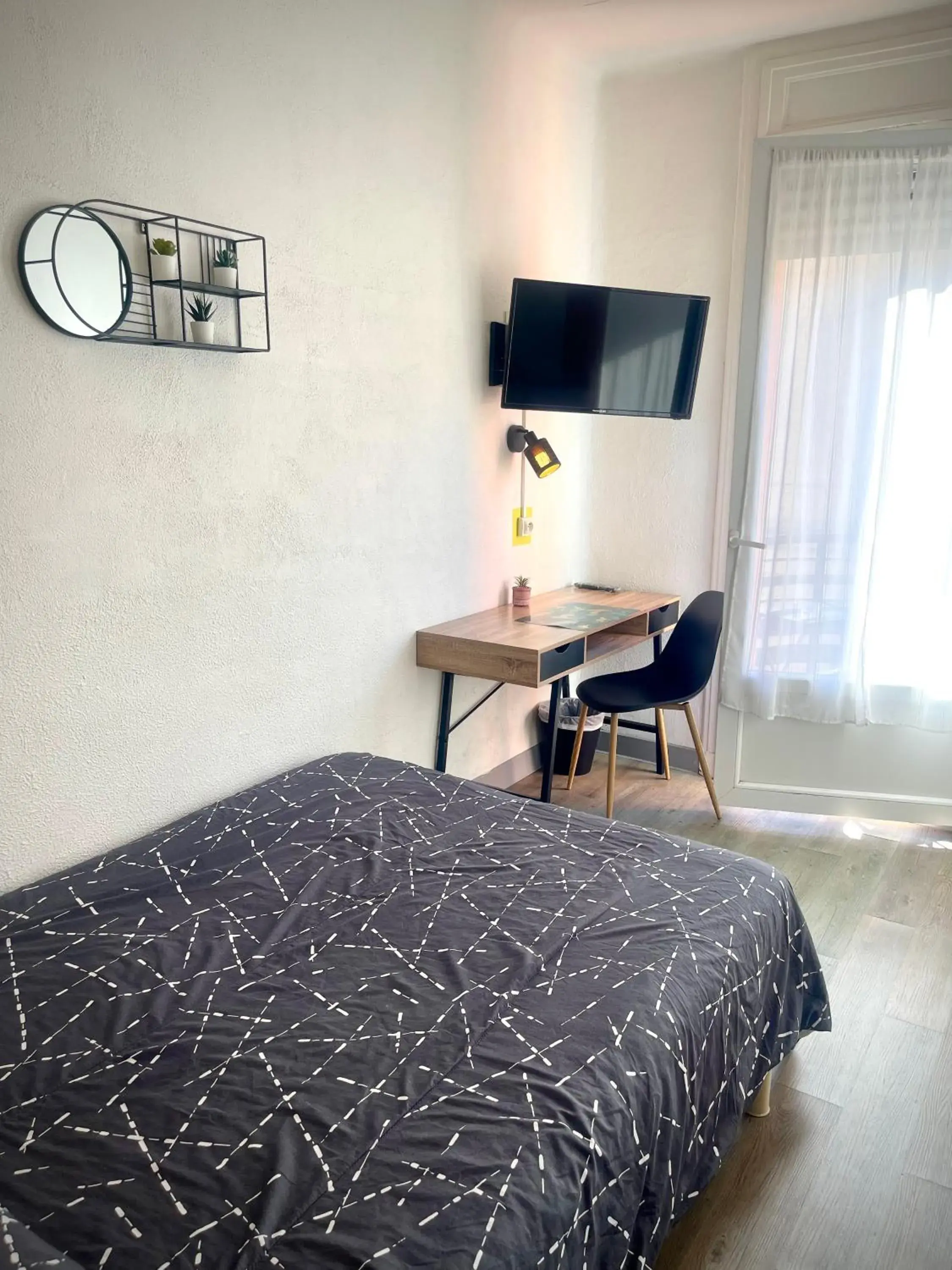 Bed in Hôtel Colisée-Verdun Centre Gare Saint-Roch Bed in Hôtel Colisée-Verdun Centre Gare Saint-Roch