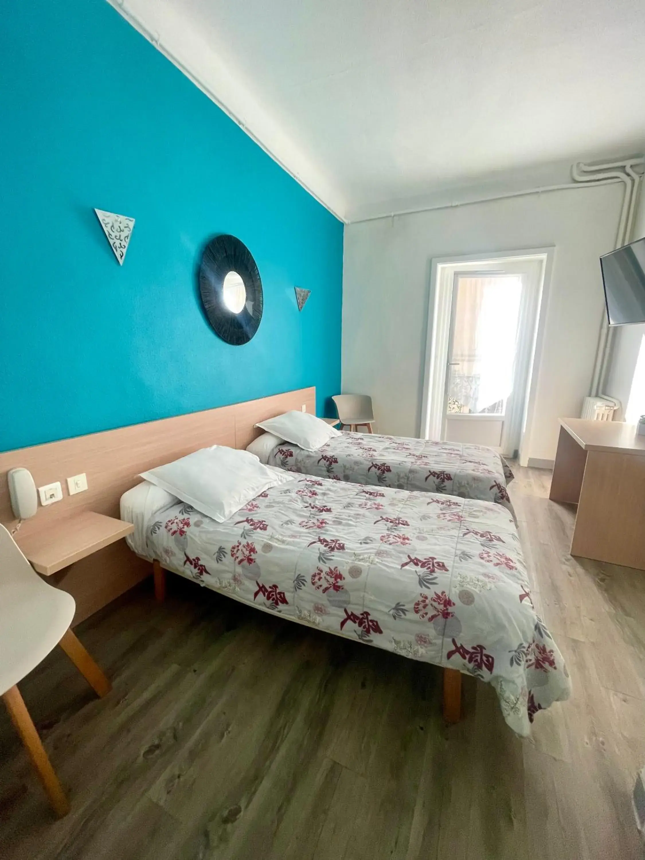 Bed in Hôtel Colisée-Verdun Centre Gare Saint-Roch Bed in Hôtel Colisée-Verdun Centre Gare Saint-Roch