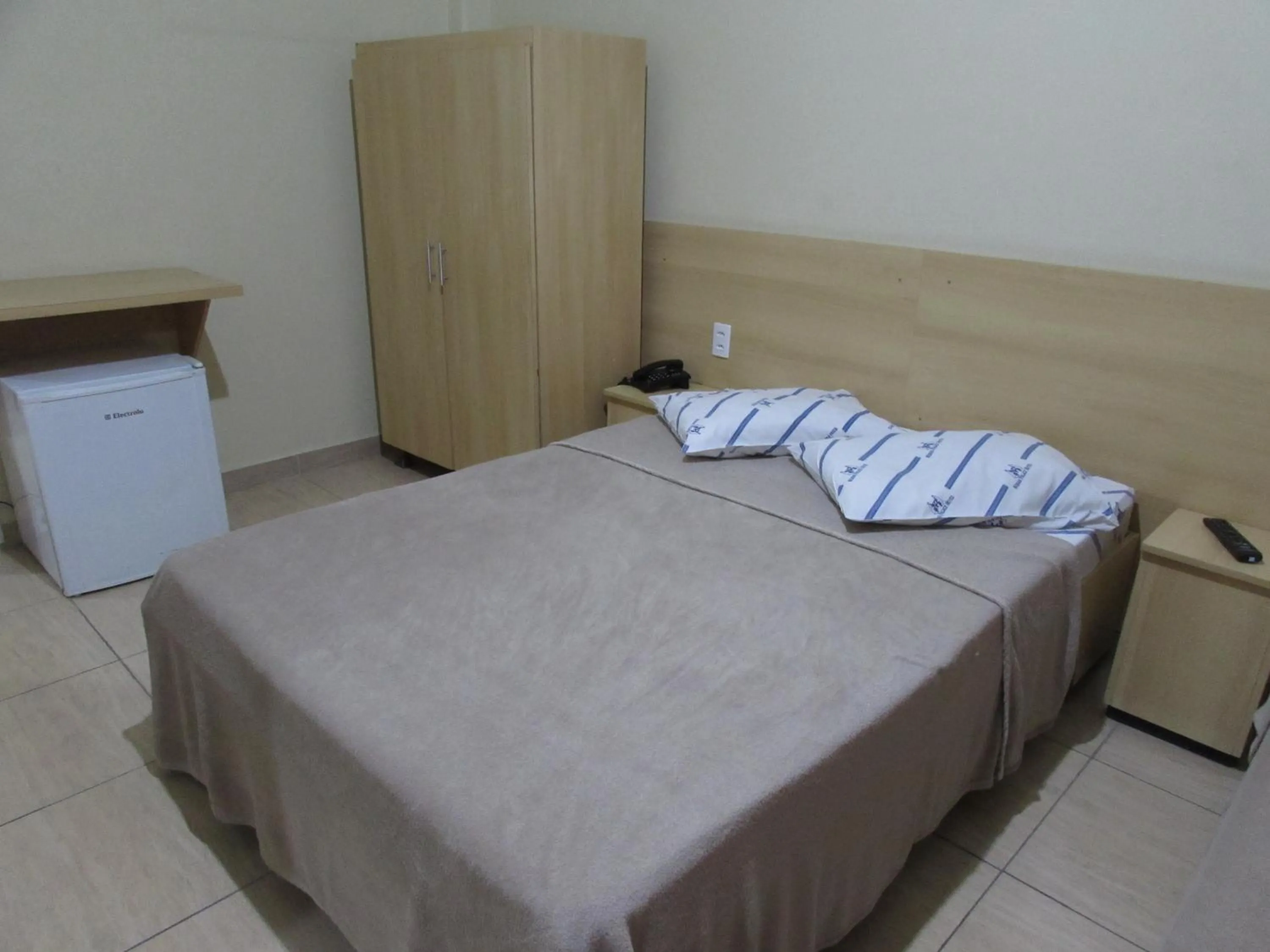 Single Room in Nébias Palace Hotel junto da Avenida Ipiranga com São João em Frente ao Bar Brahma SP