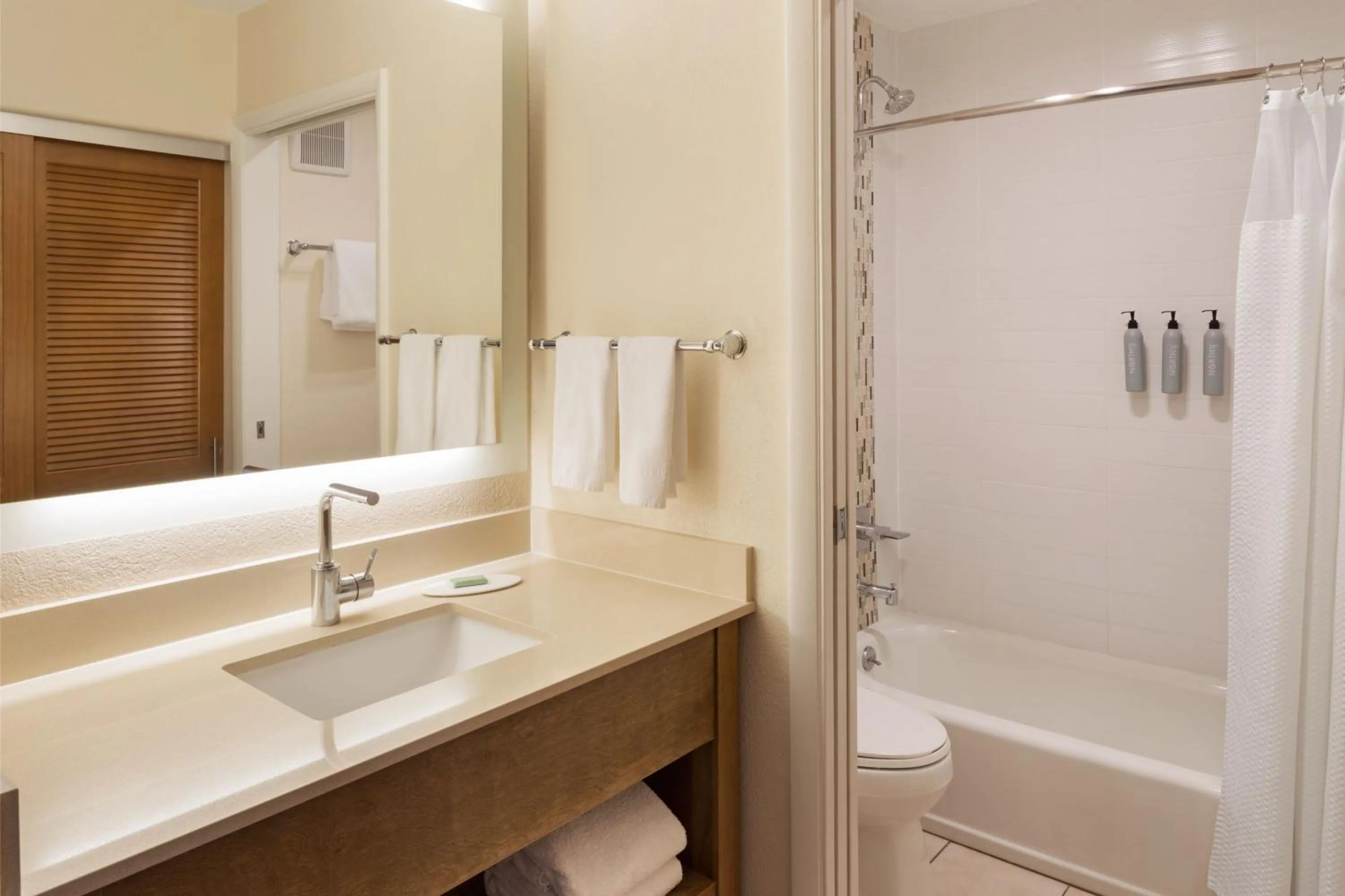 Bathroom in Courtyard by Marriott San Diego Del Mar/Solana Beach