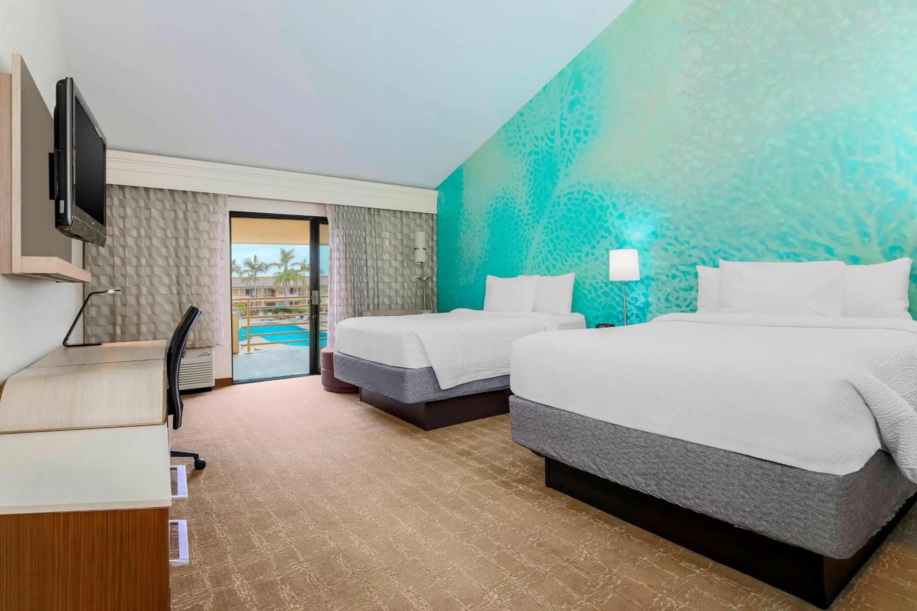 Photo of the whole room, Bed in Courtyard by Marriott San Diego Del Mar/Solana Beach