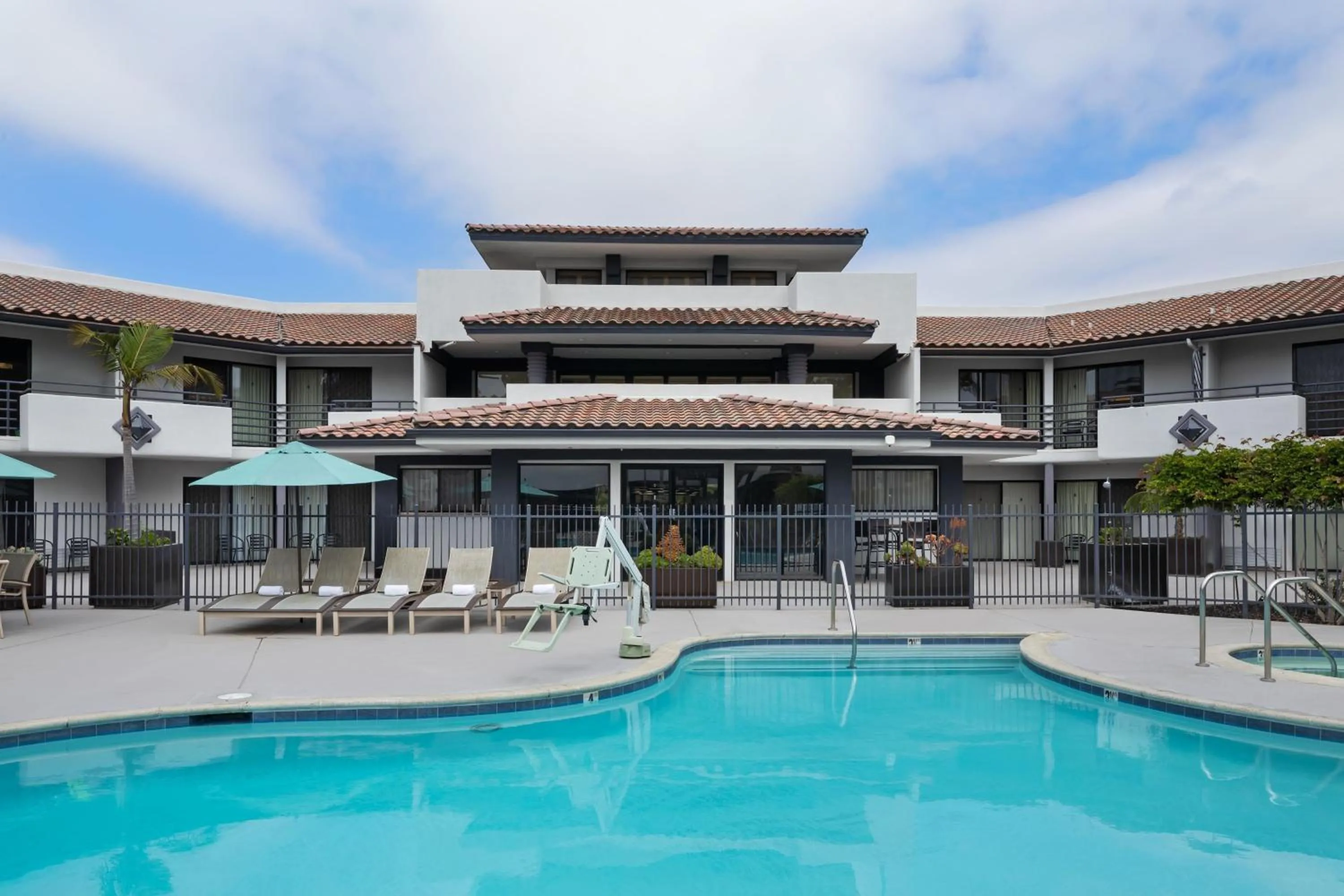 Swimming pool in Courtyard by Marriott San Diego Del Mar/Solana Beach