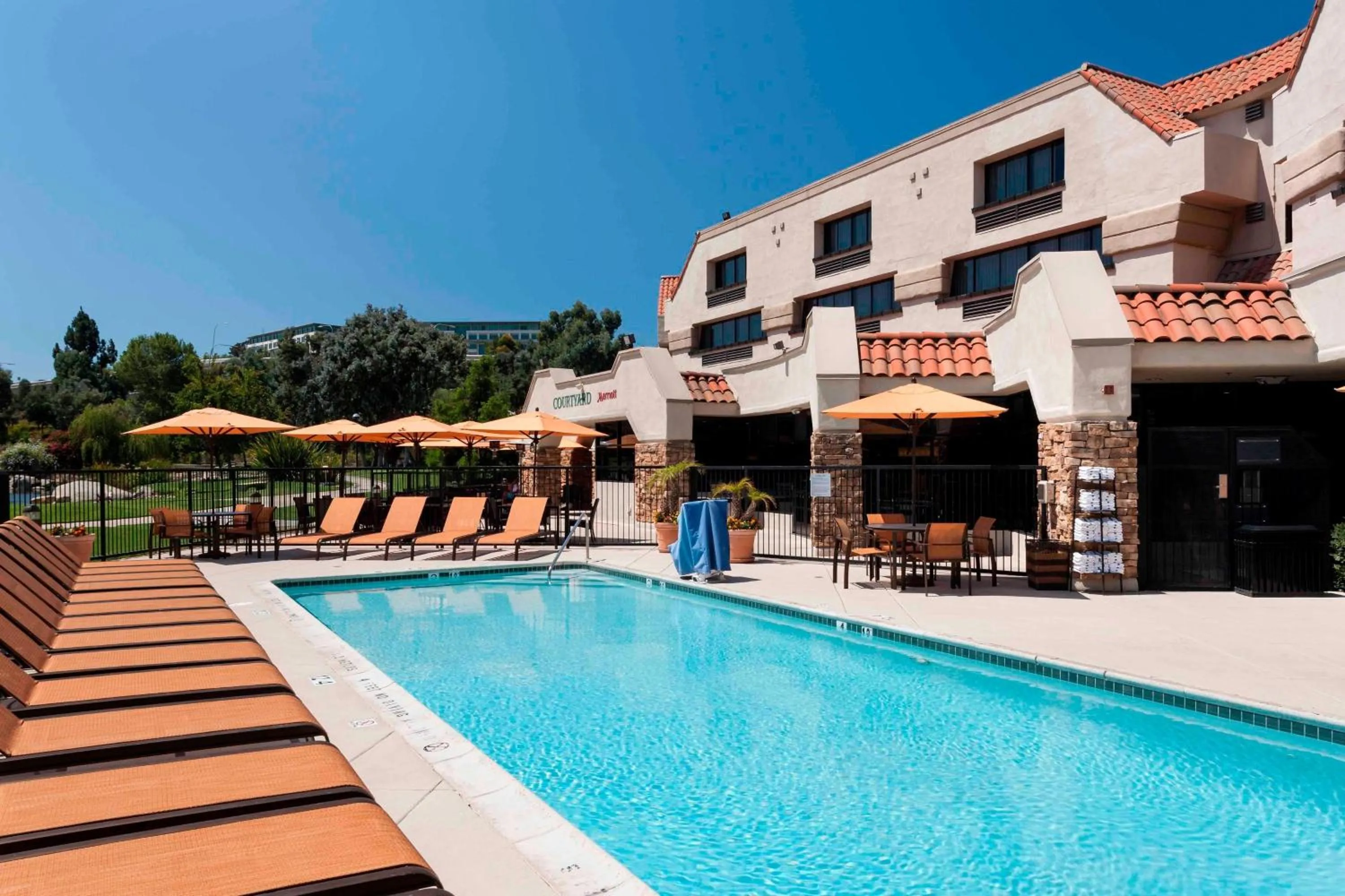 Swimming pool in Courtyard by Marriott San Diego Rancho Bernardo
