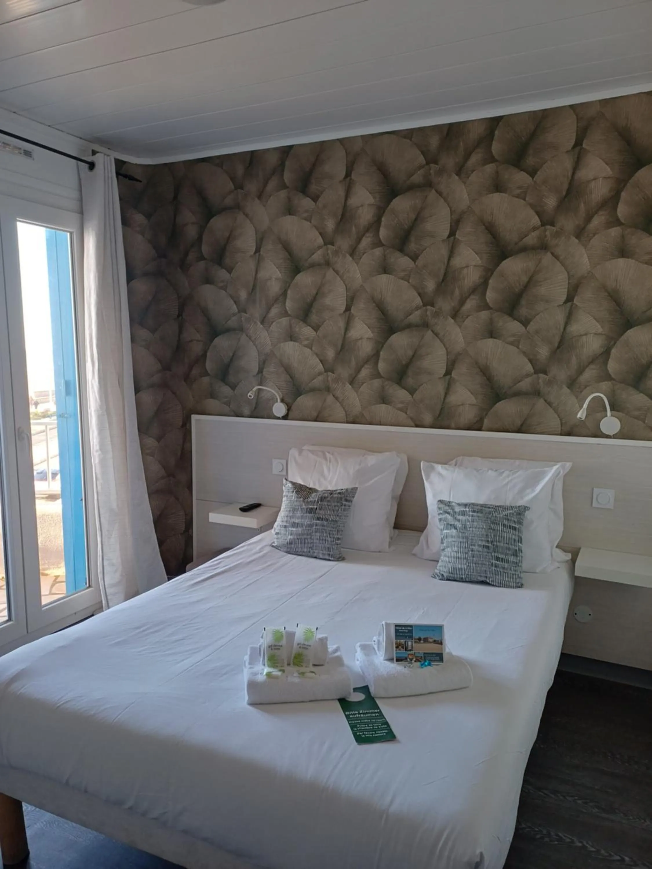 Photo of the whole room, Bed in Hôtel de la Mer