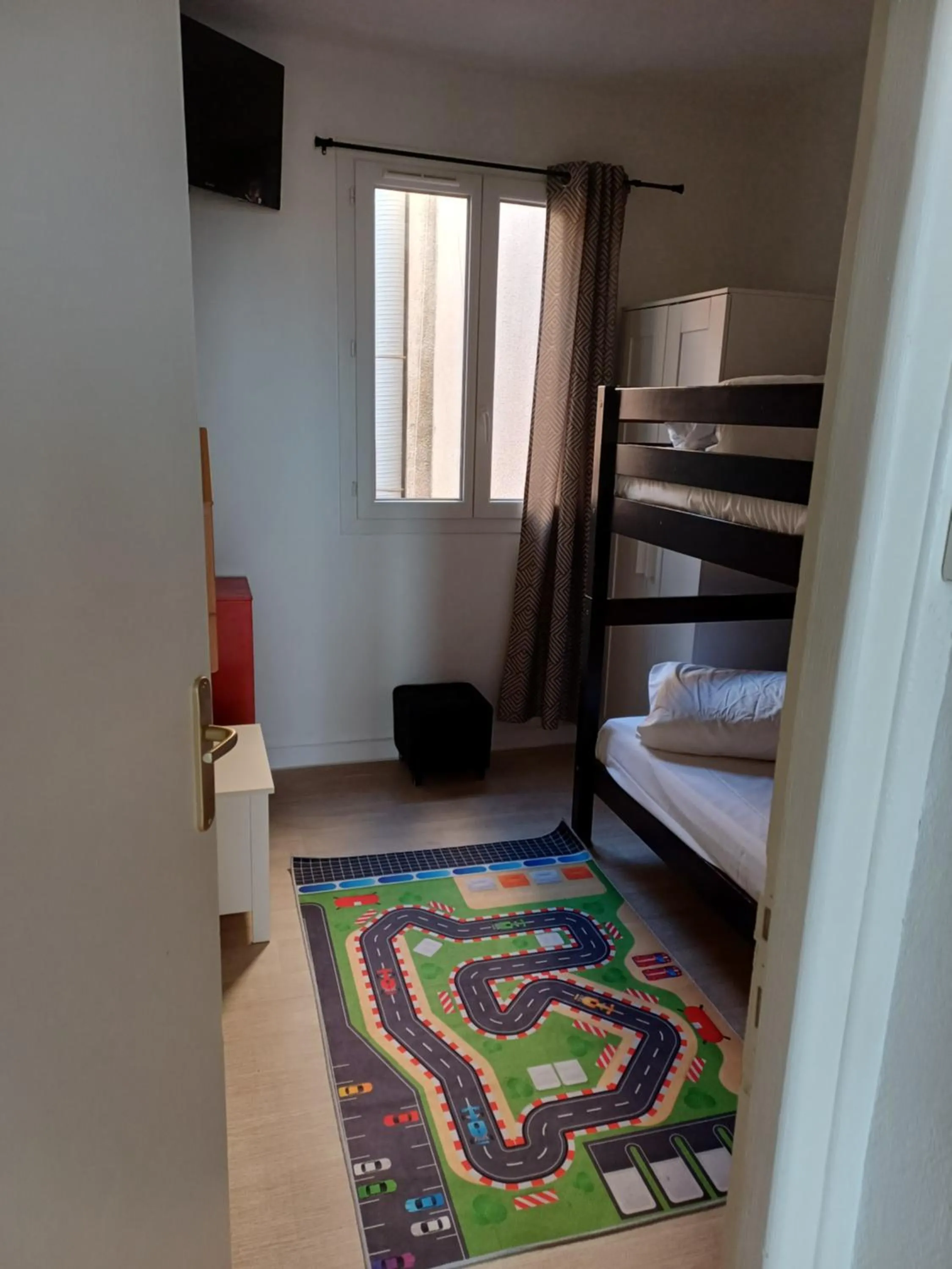 Bedroom, Bed in Hôtel de la Mer